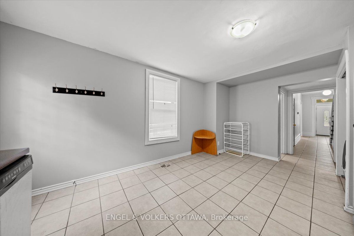 118 King Edward Avenue Property Photo 13