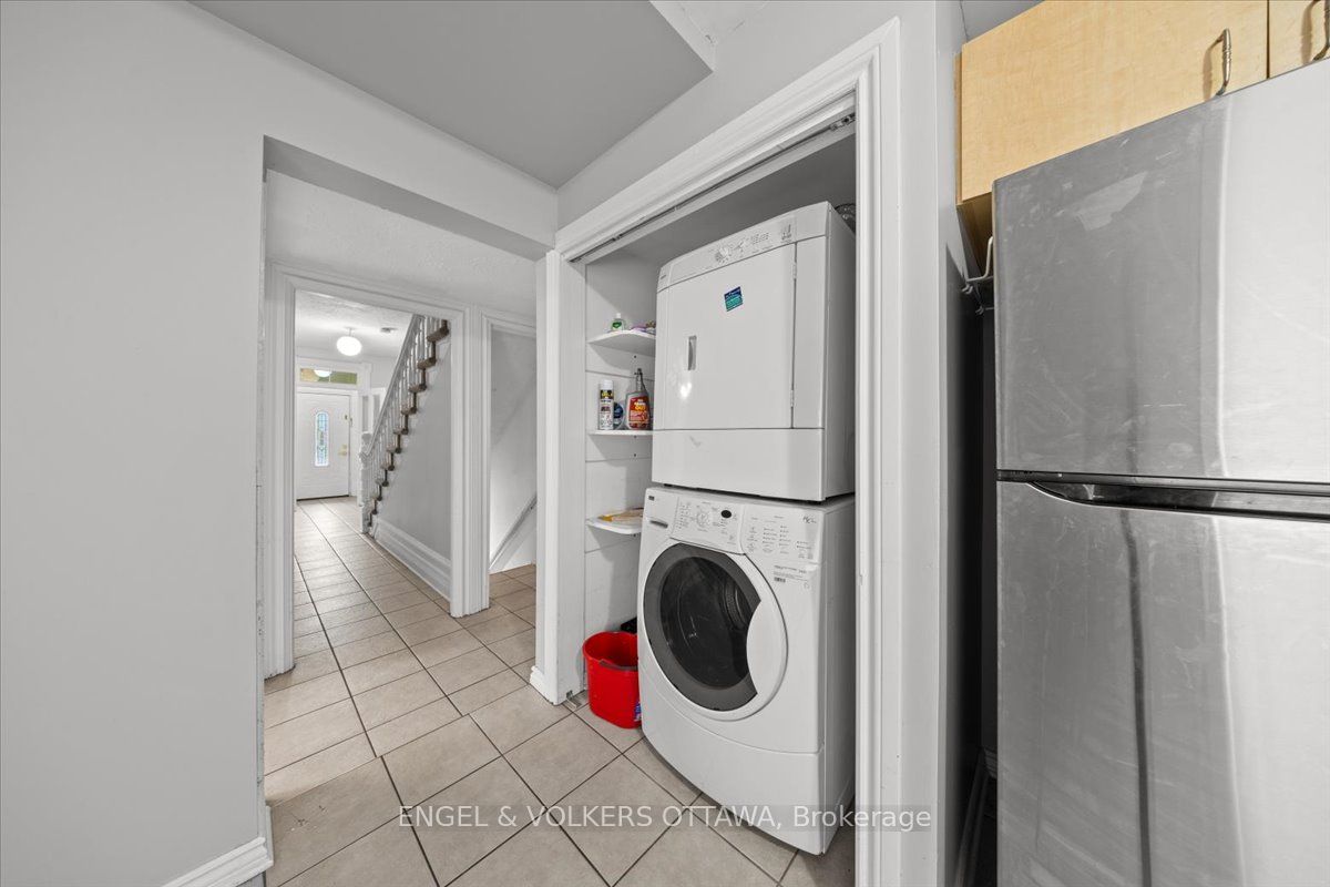 118 King Edward Avenue Property Photo 14