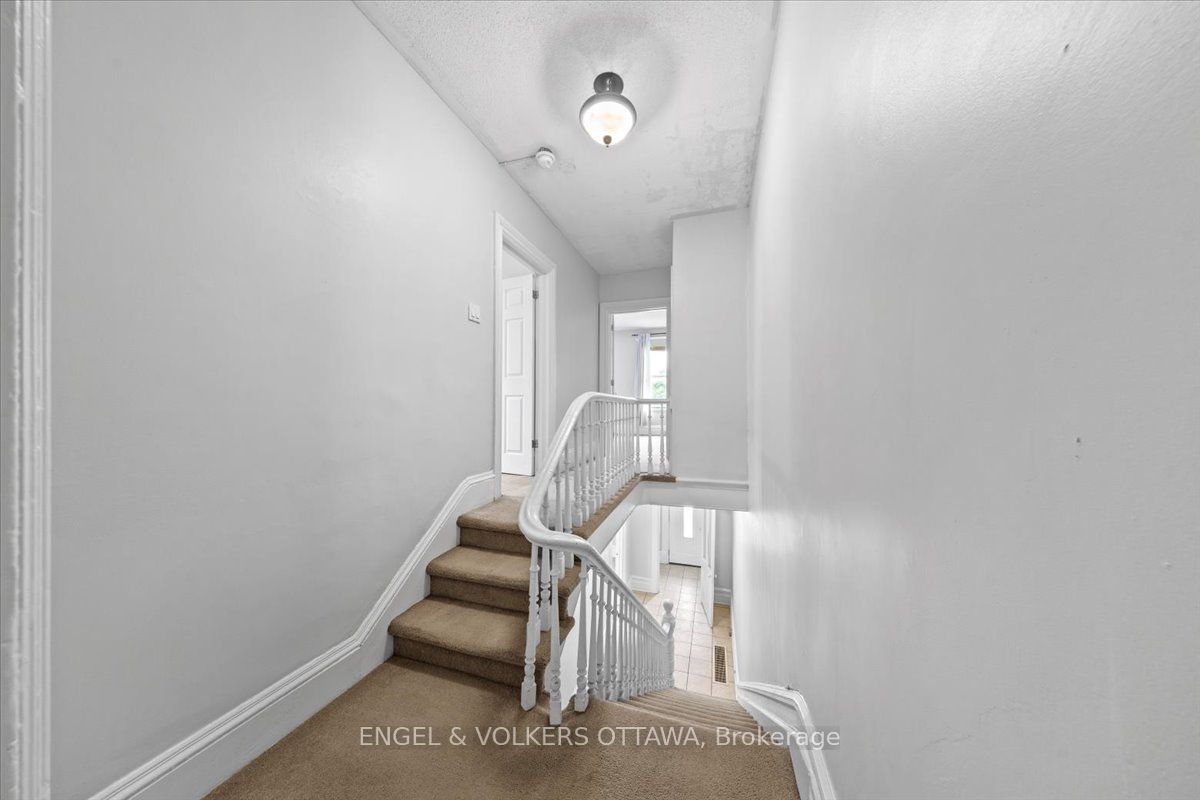118 King Edward Avenue Property Photo 16