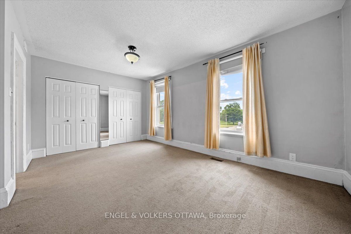 118 King Edward Avenue Property Photo 17