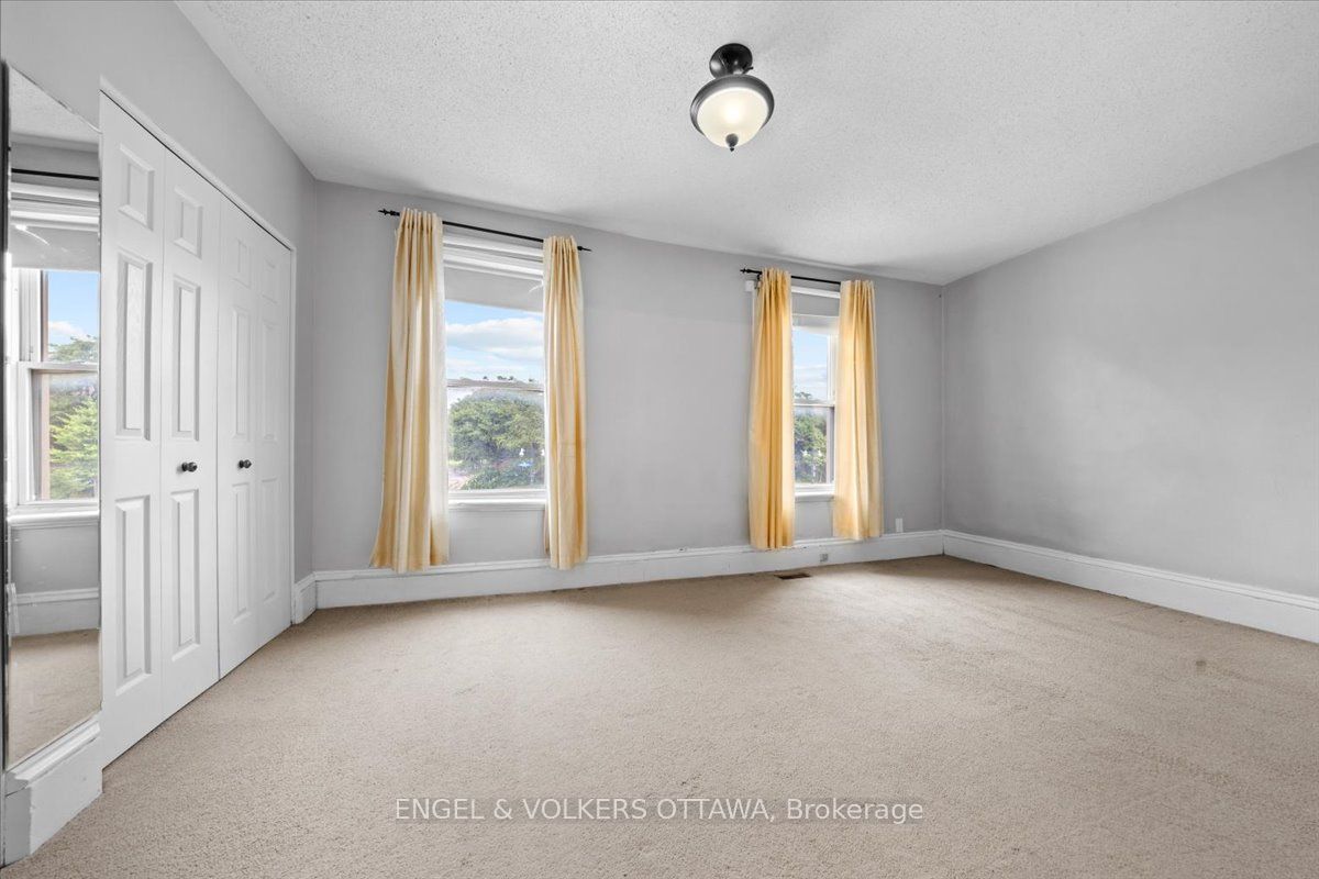 118 King Edward Avenue Property Photo 18