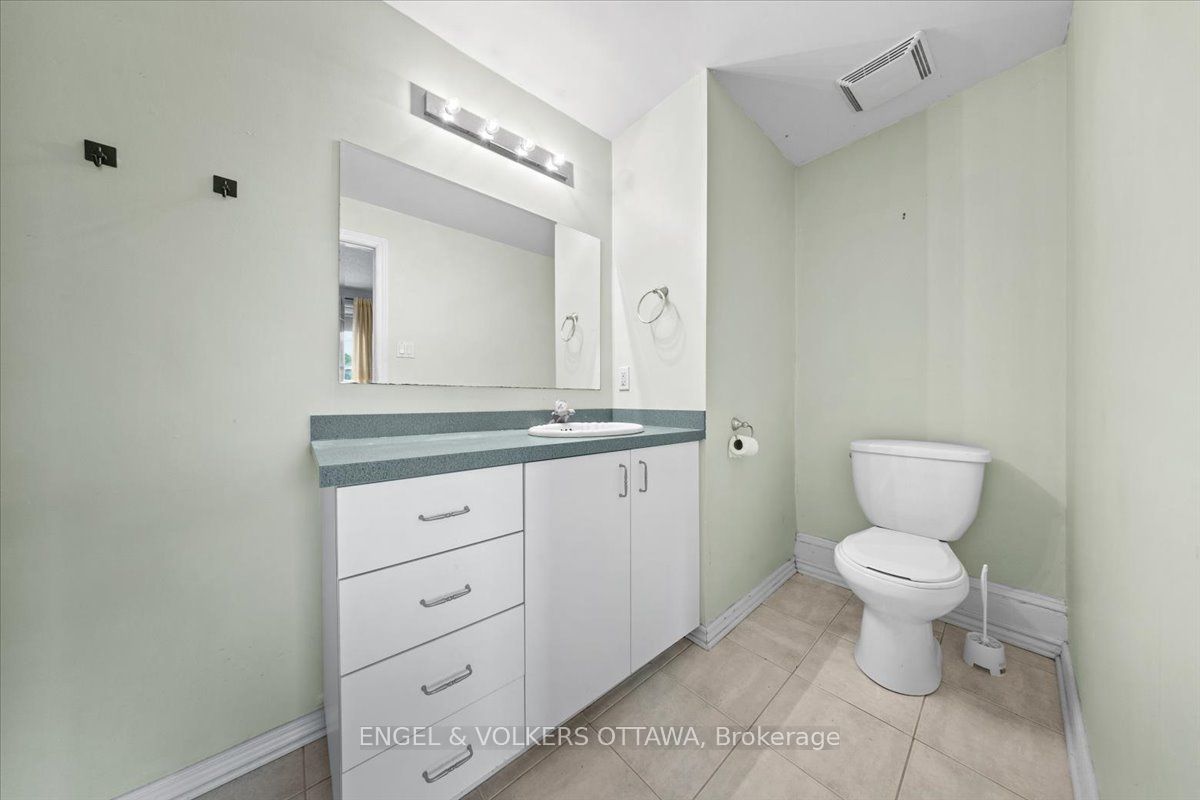 118 King Edward Avenue Property Photo 20