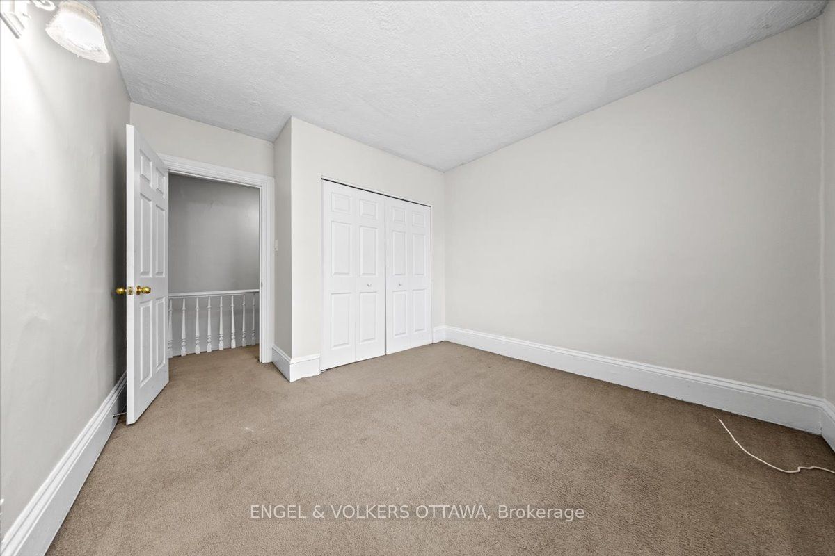 118 King Edward Avenue Property Photo 22
