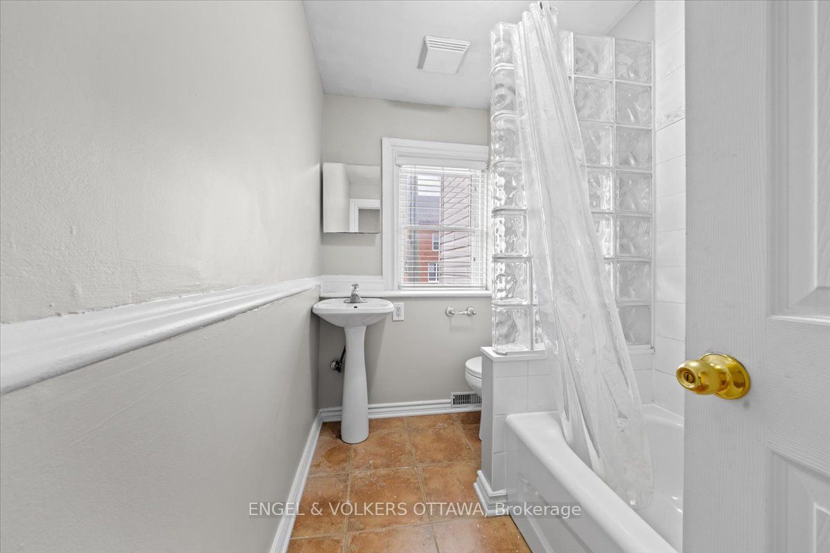 118 King Edward Avenue Property Photo 24
