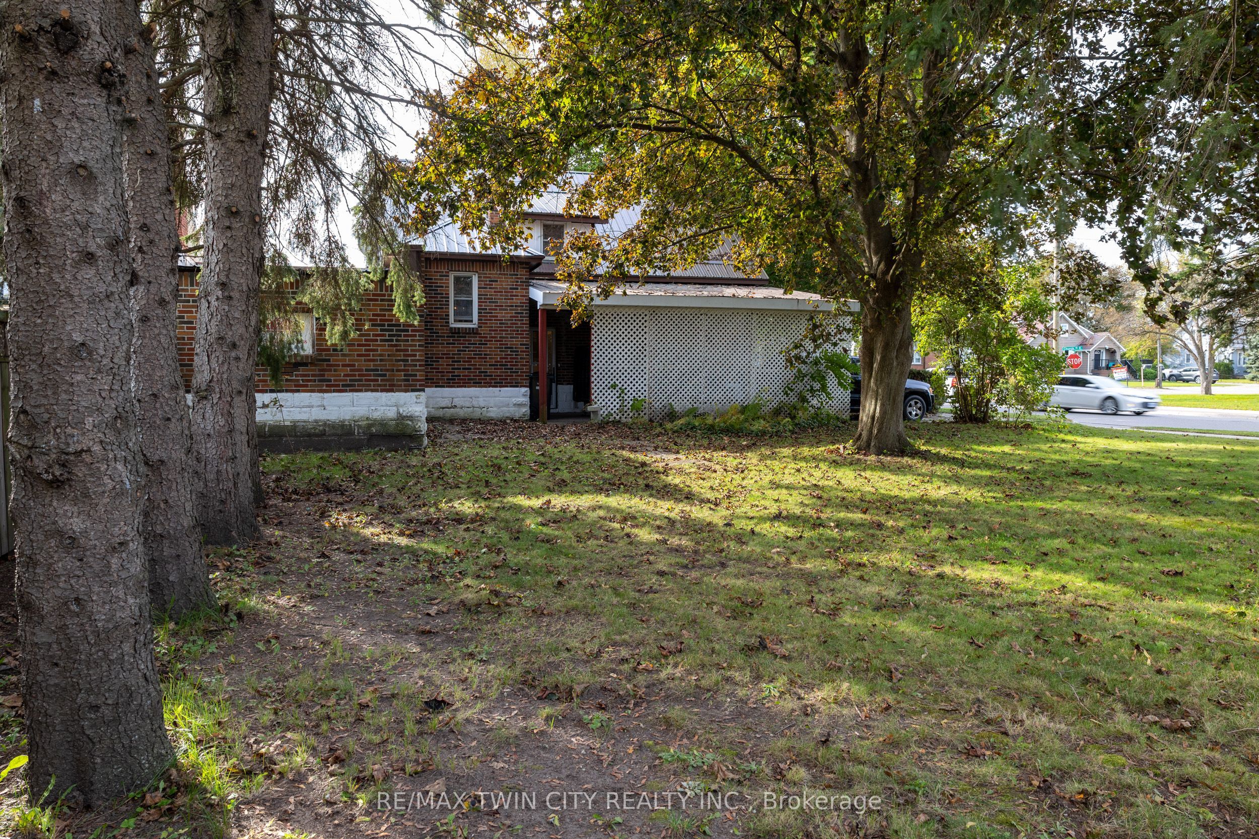 41 Church Street E Property Photo 4