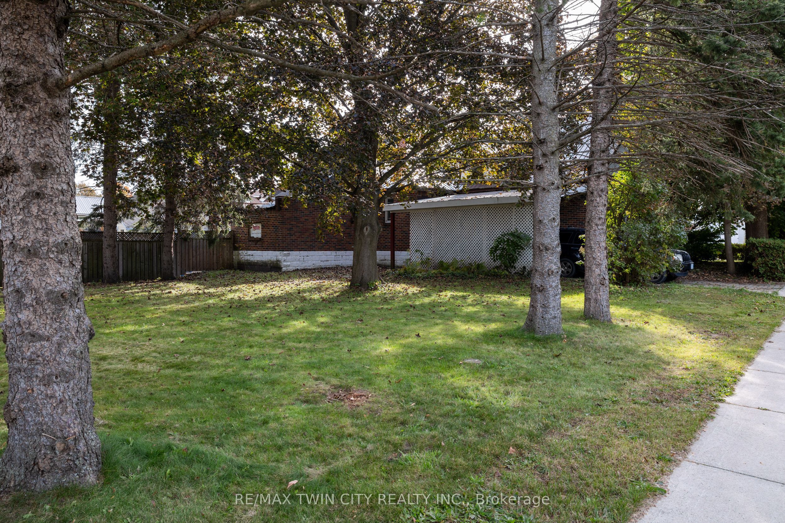 41 Church Street E Property Photo 5