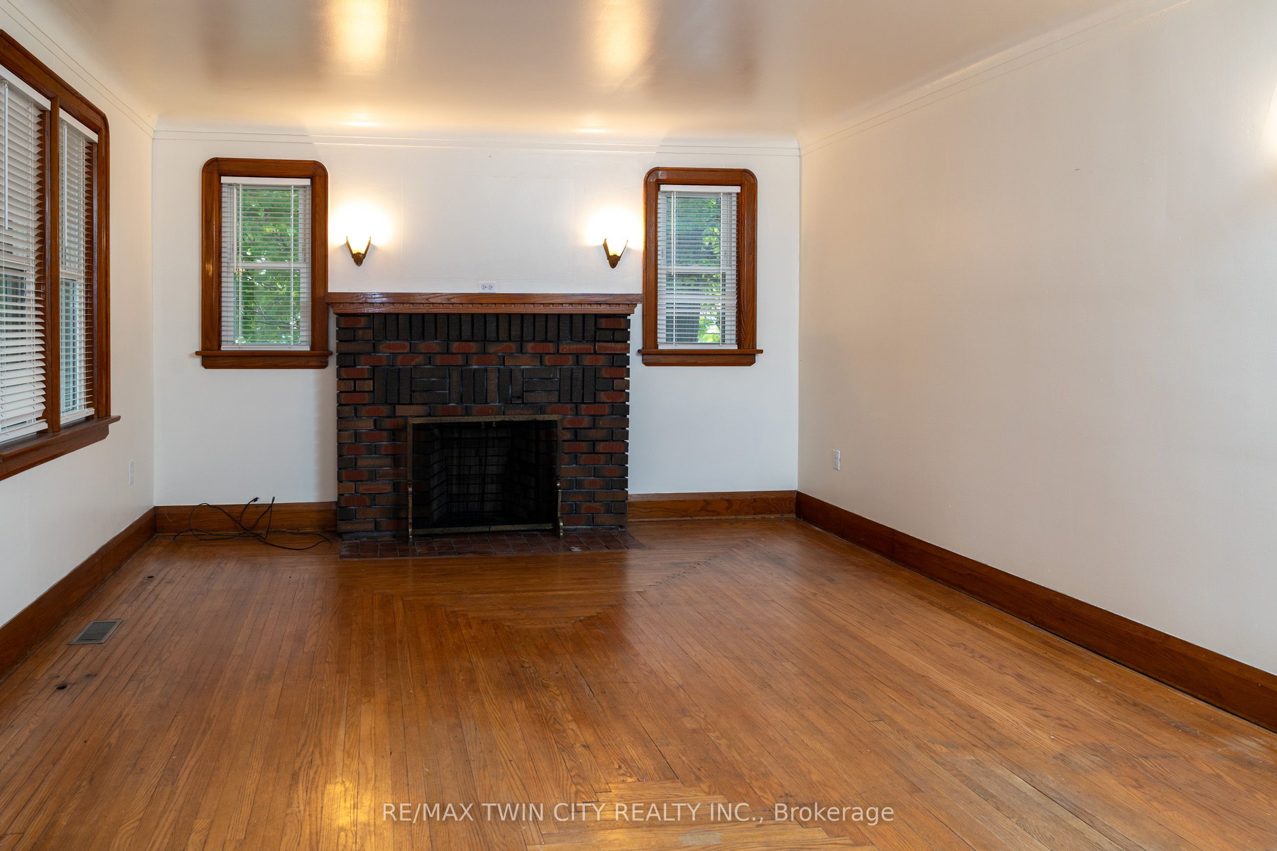41 Church Street E Property Photo 6