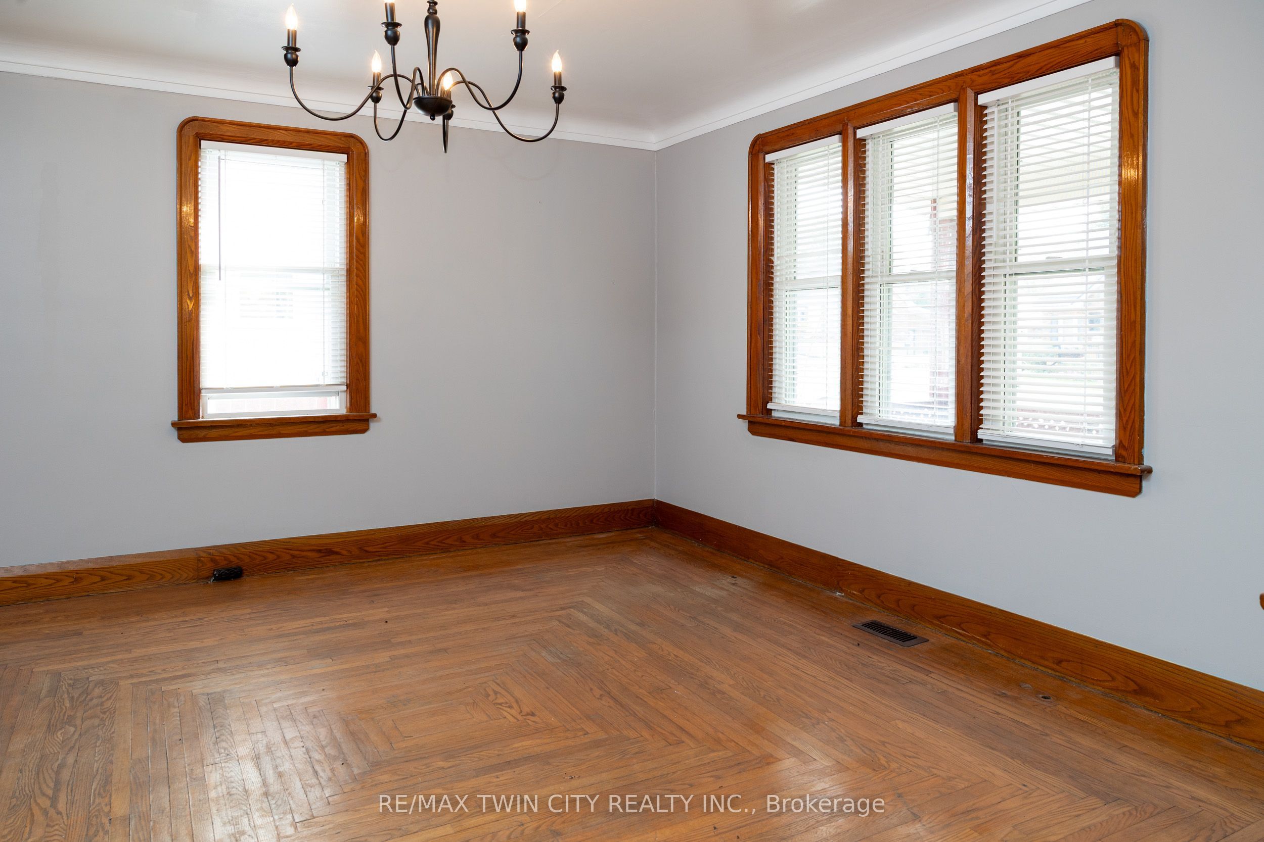 41 Church Street E Property Photo 7