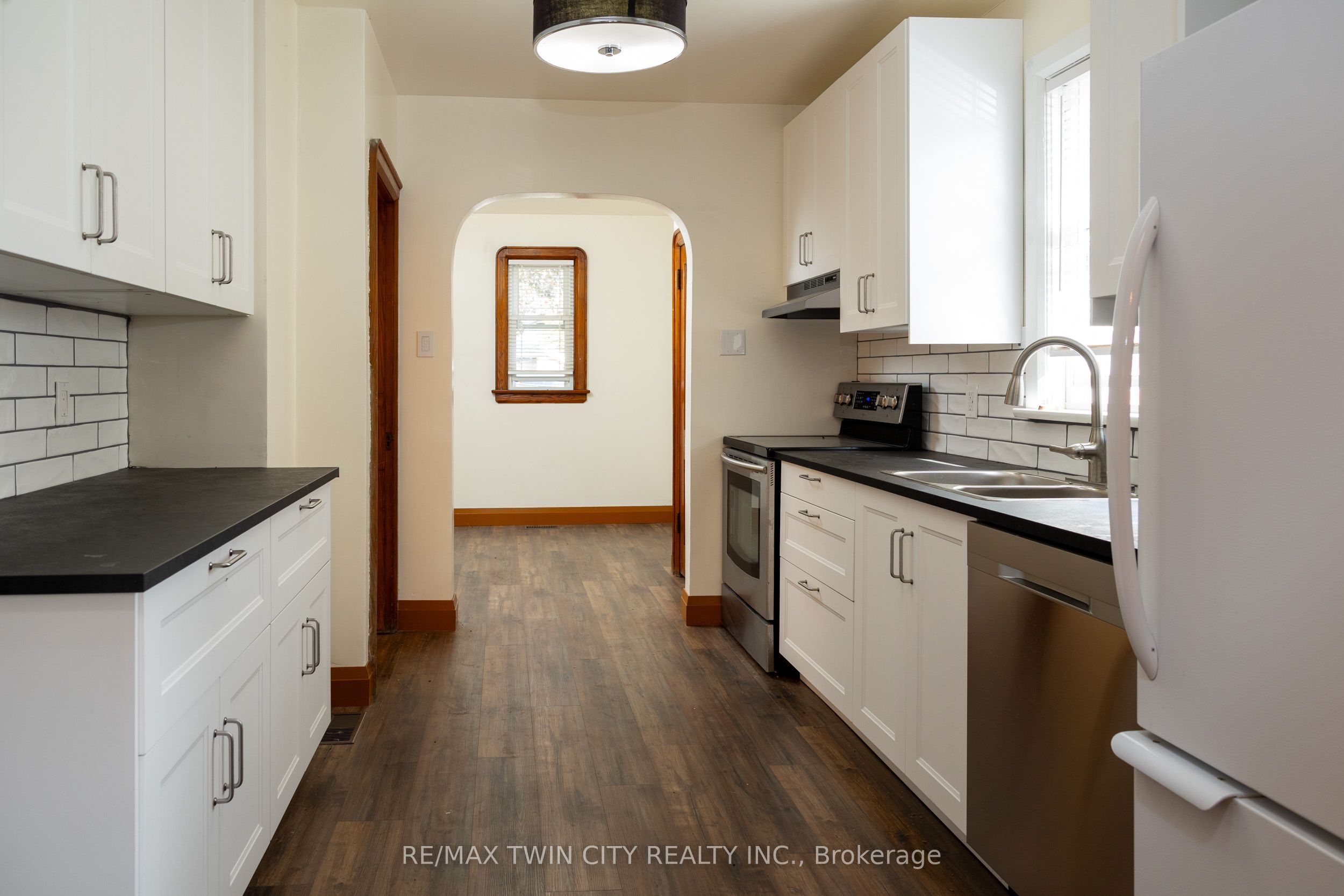 41 Church Street E Property Photo 9