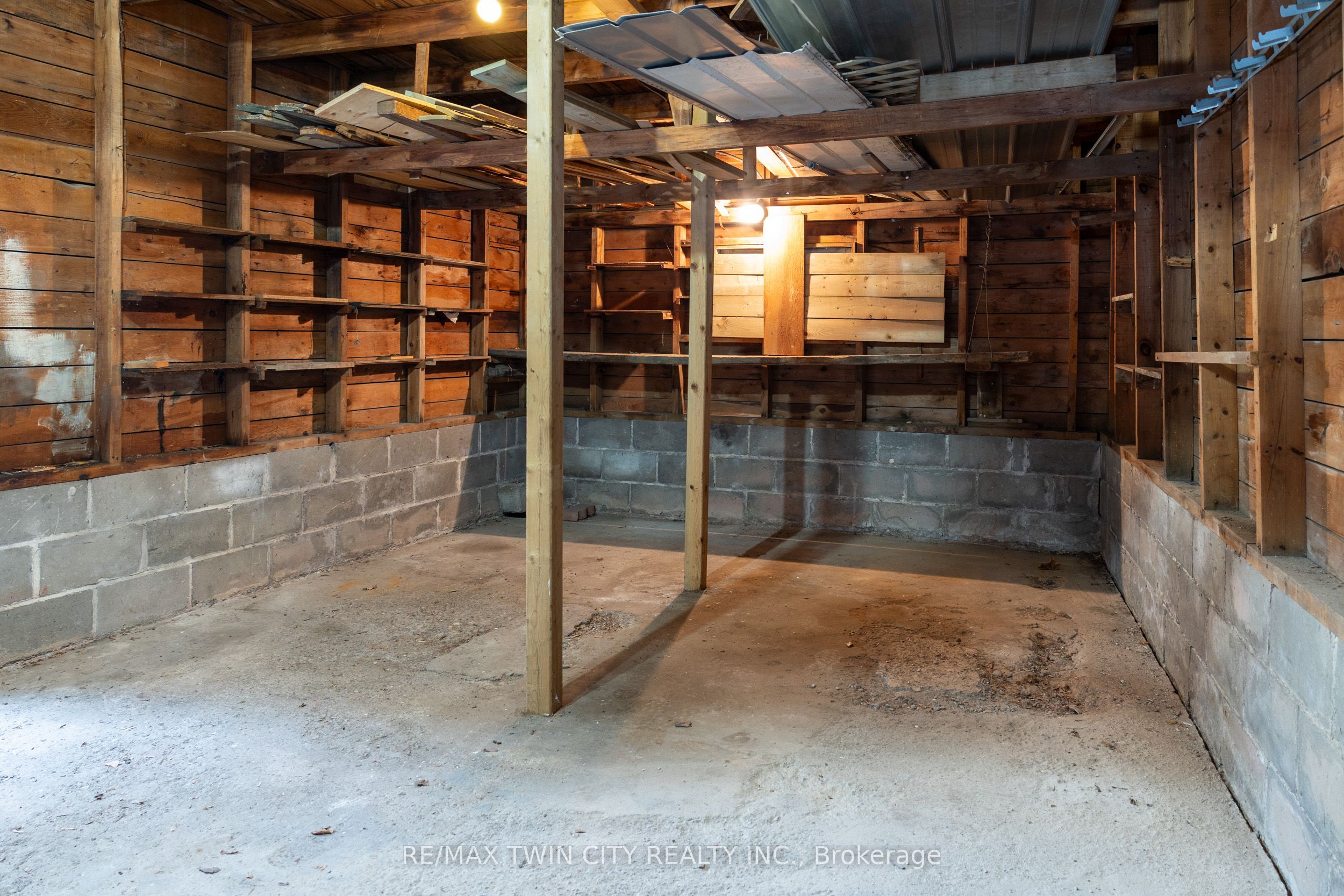 41 Church Street E Property Photo 19