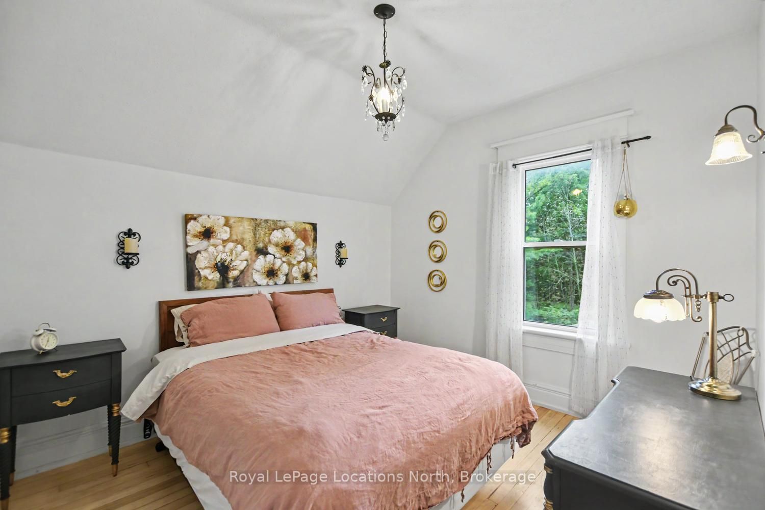 135 Marshall Street E Property Photo 22