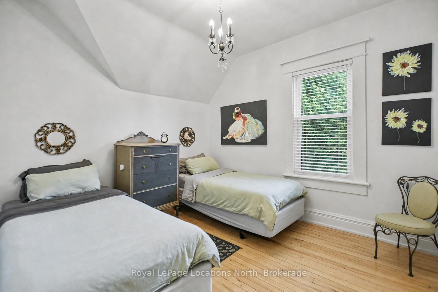 135 Marshall Street E Property Photo 24