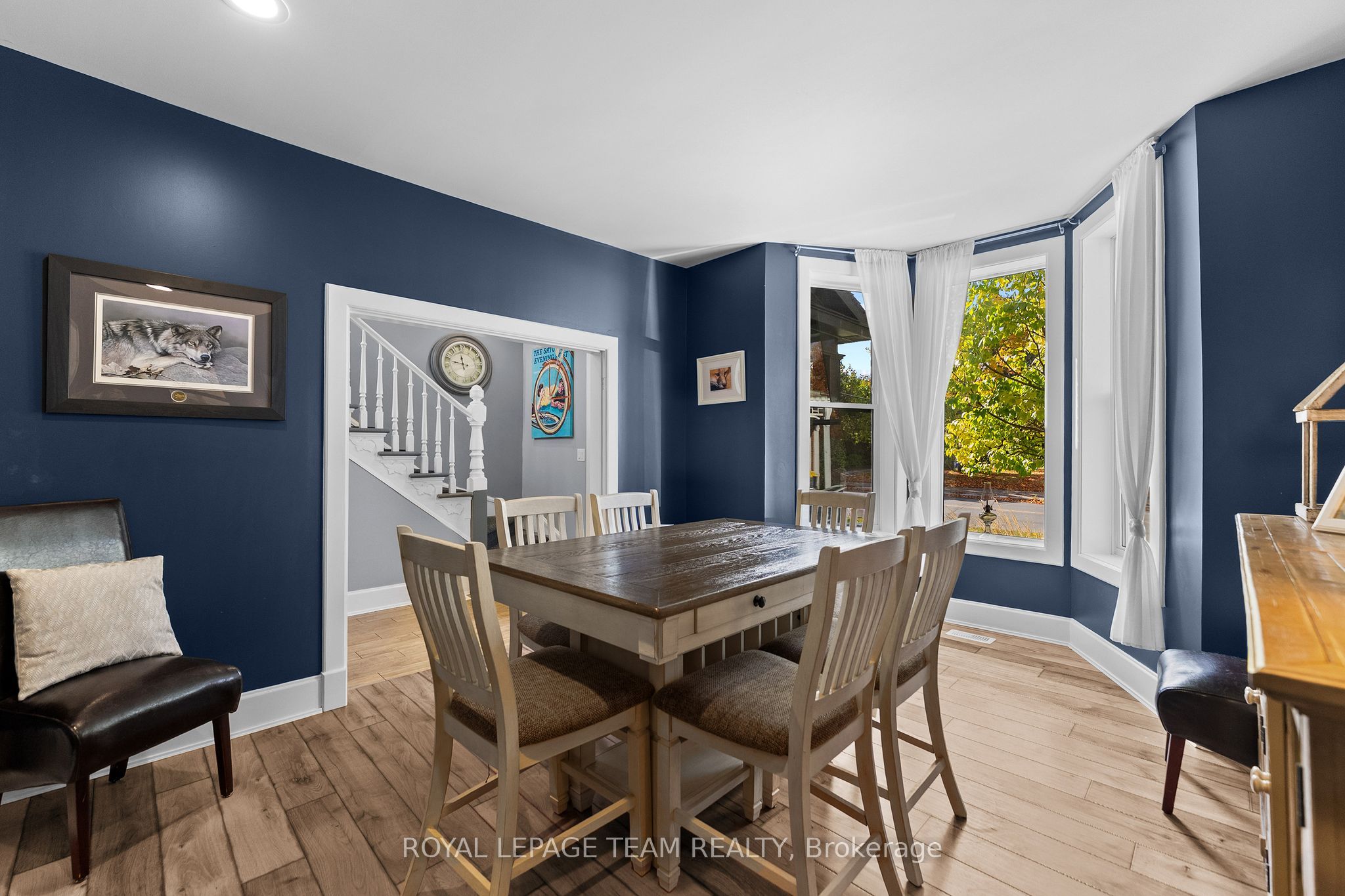 729 Raglan Street S Property Photo 9