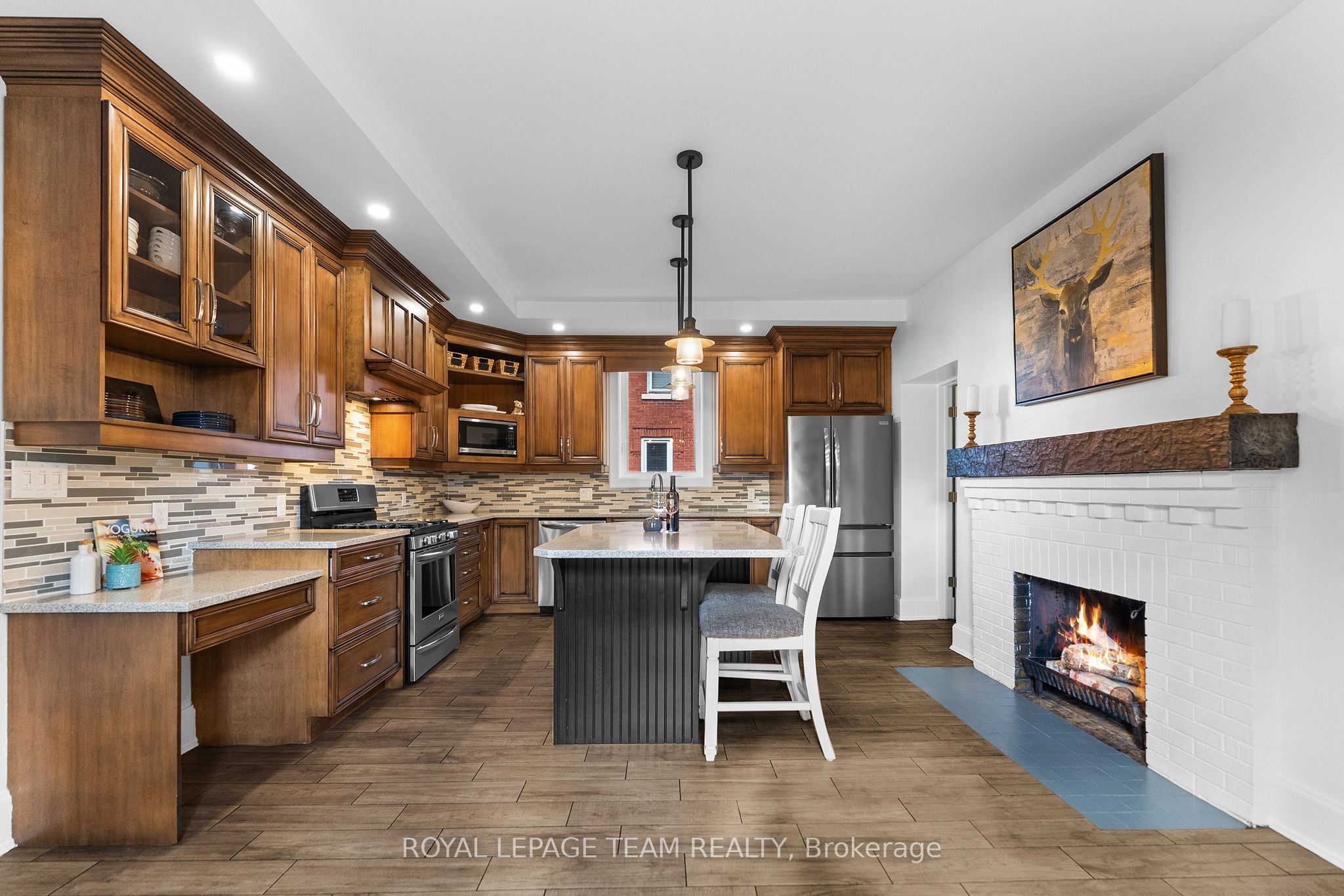 729 Raglan Street S Property Photo 11