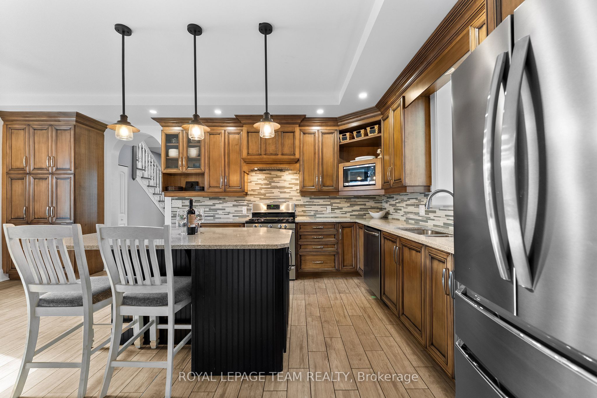 729 Raglan Street S Property Photo 13