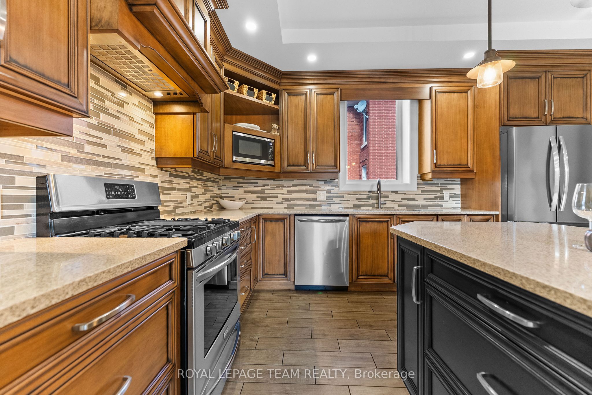 729 Raglan Street S Property Photo 14