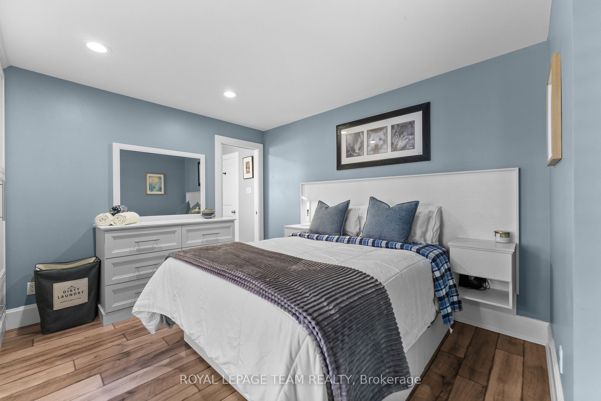 729 Raglan Street S Property Photo 15
