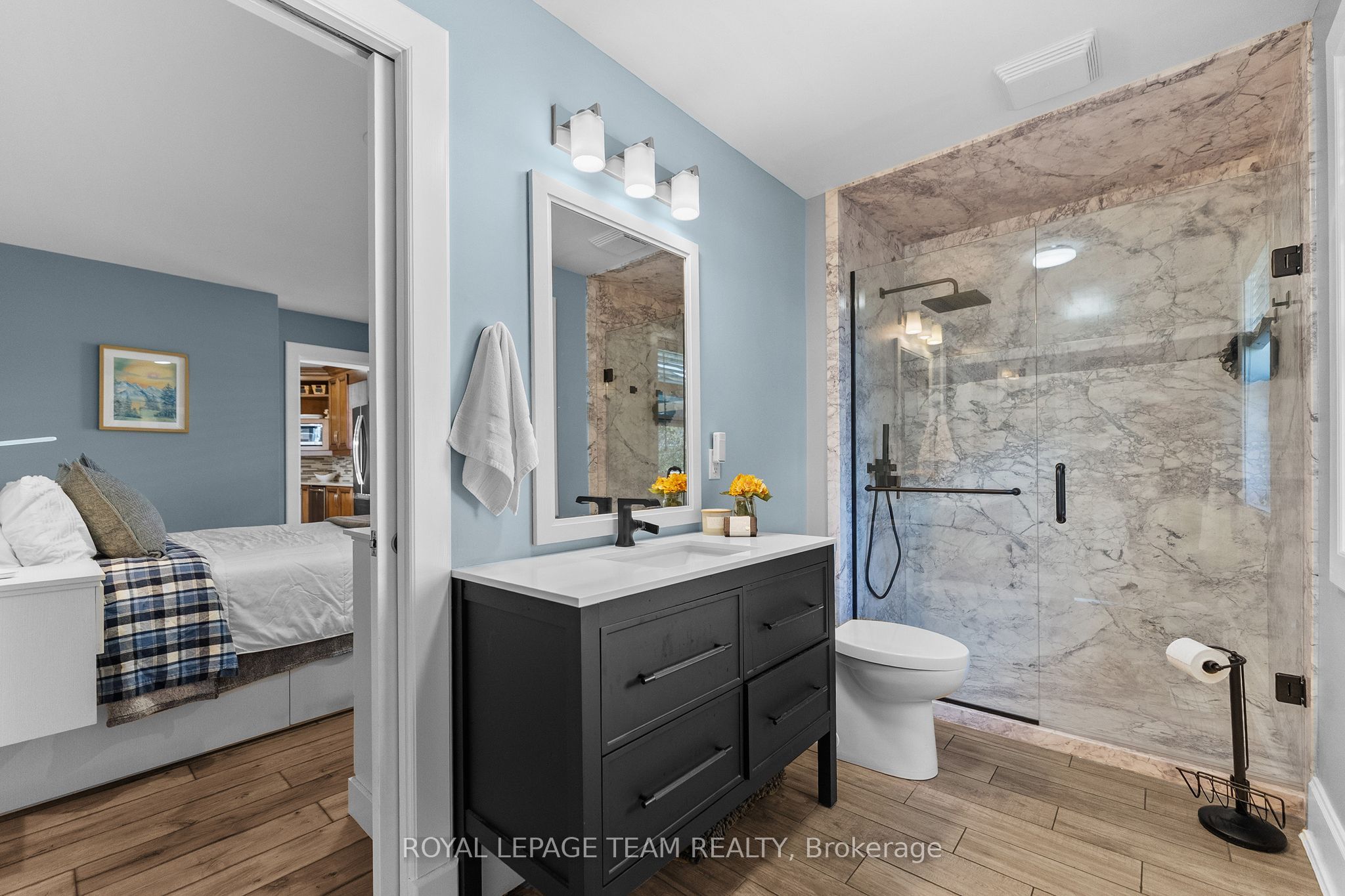 729 Raglan Street S Property Photo 16