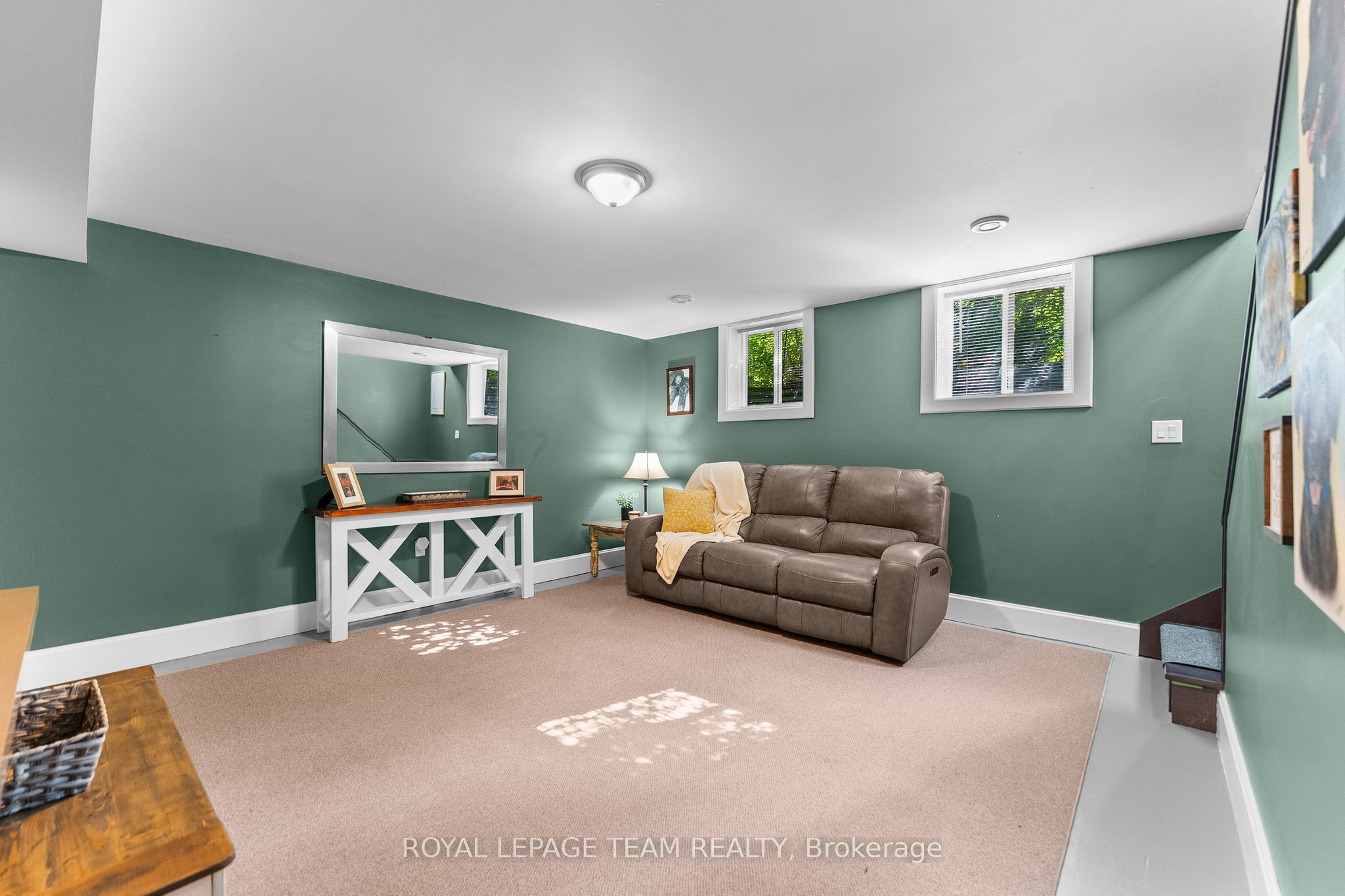 729 Raglan Street S Property Photo 23