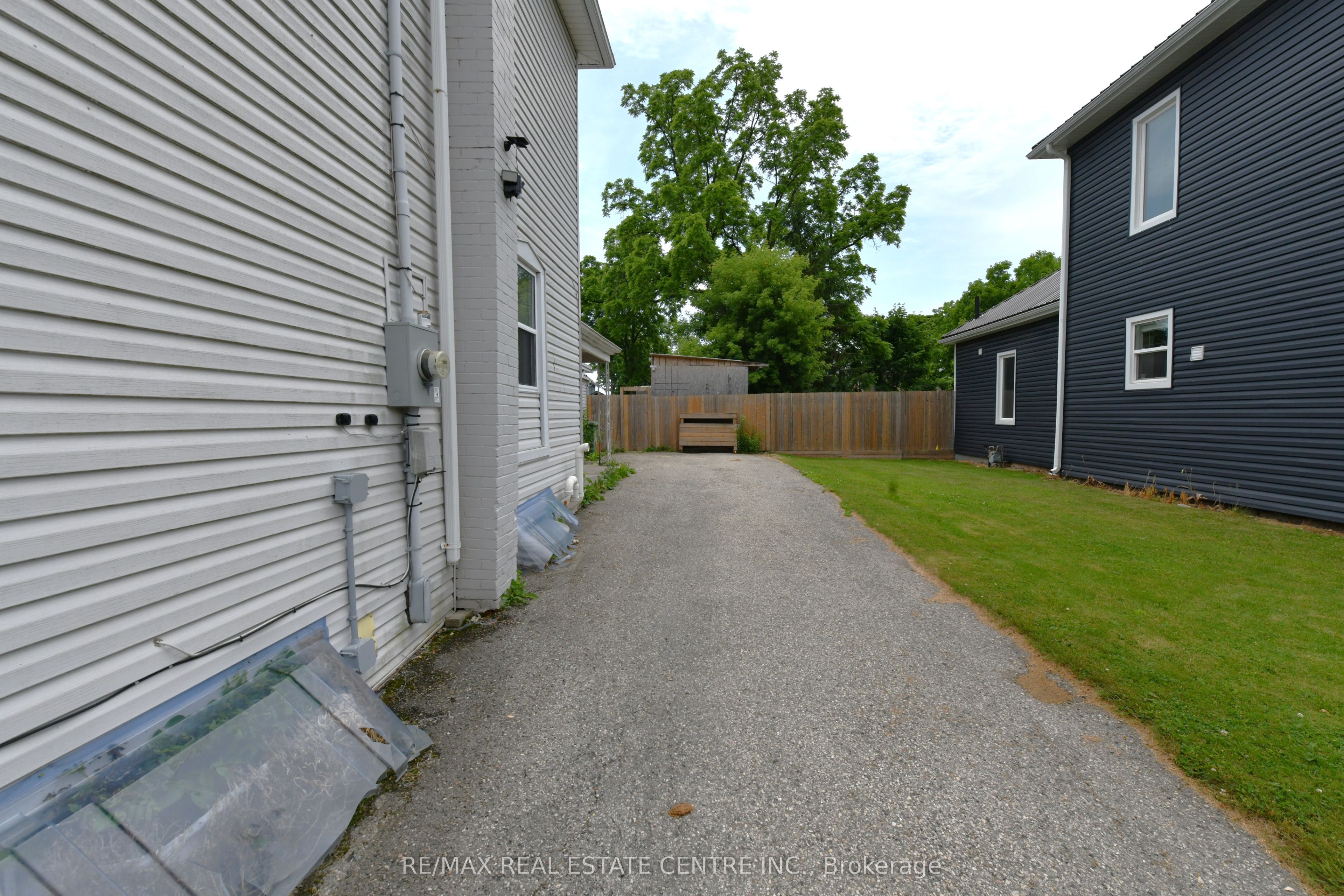 10 Meda Street Property Photo 2