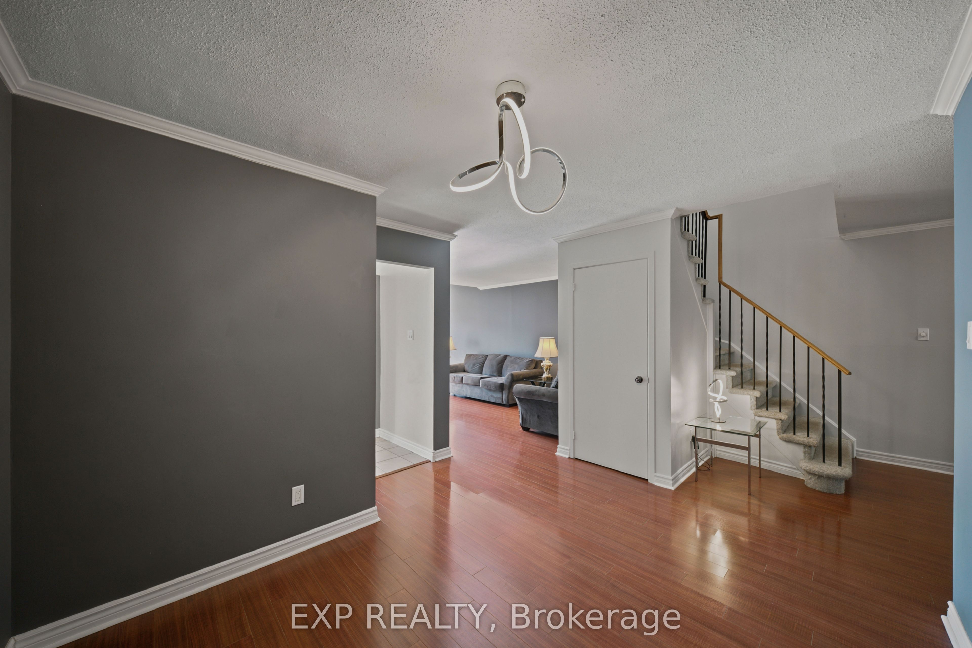 574 Latour Crescent Property Photo 5
