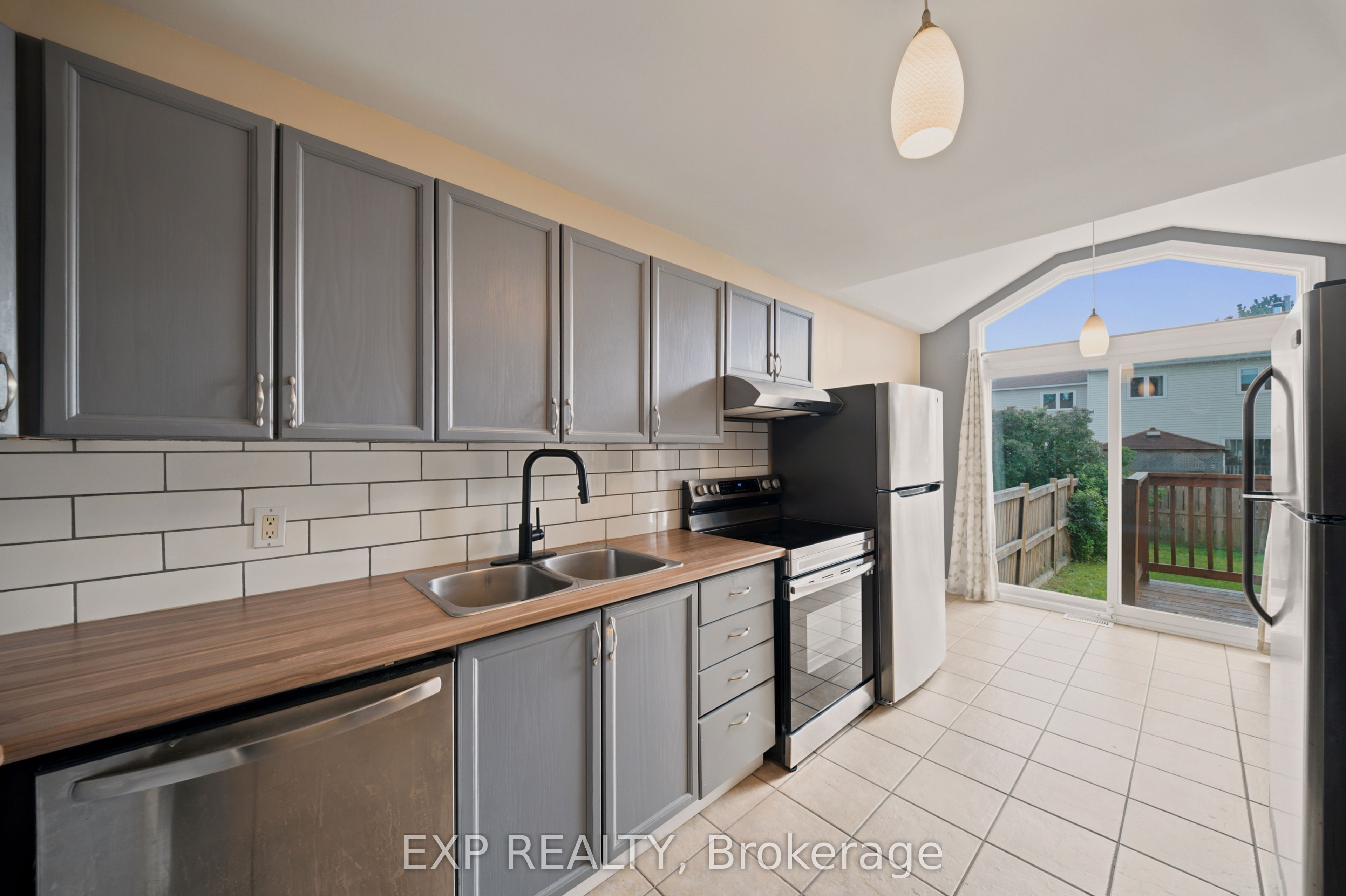574 Latour Crescent Property Photo 7