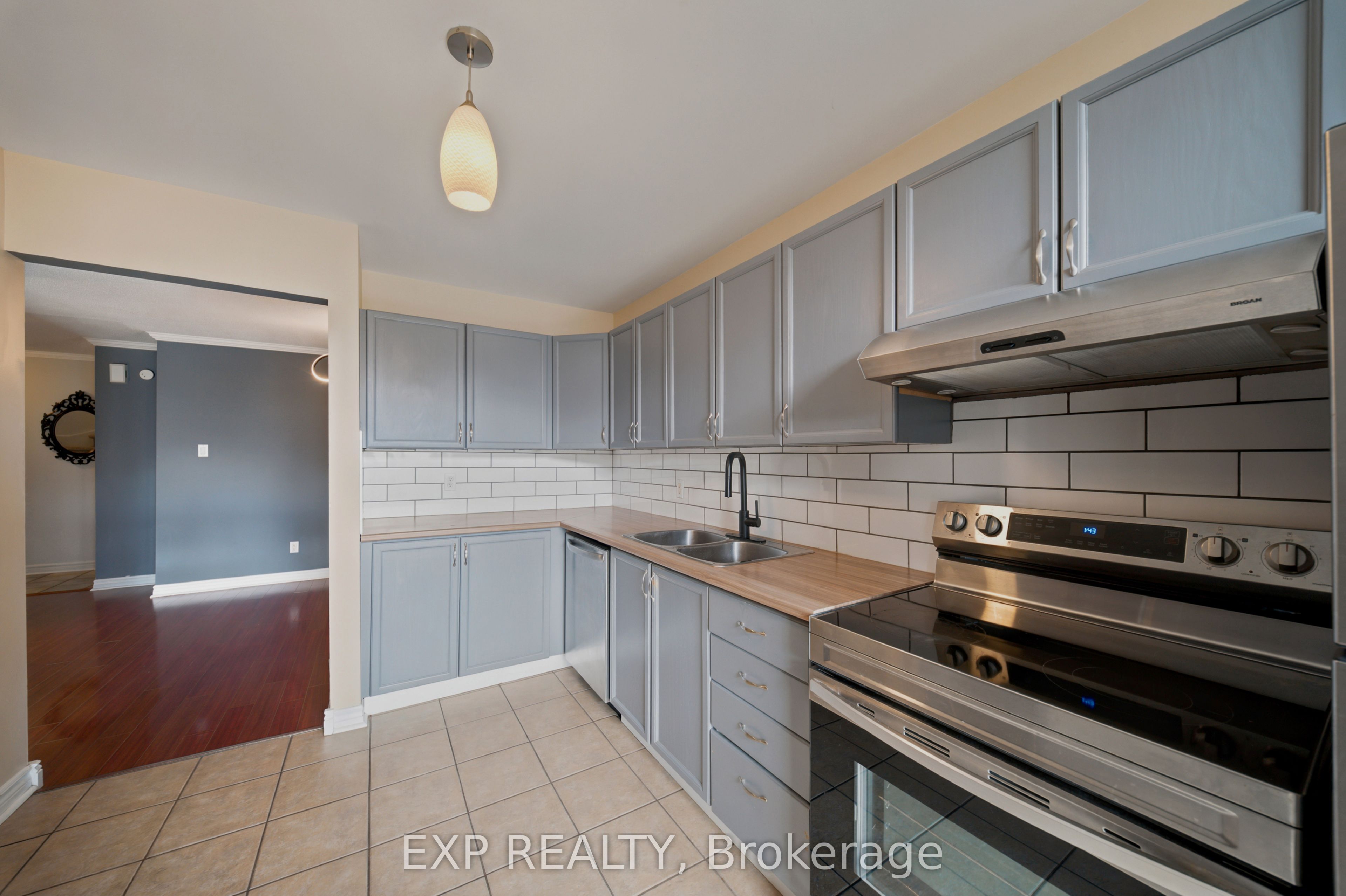 574 Latour Crescent Property Photo 9