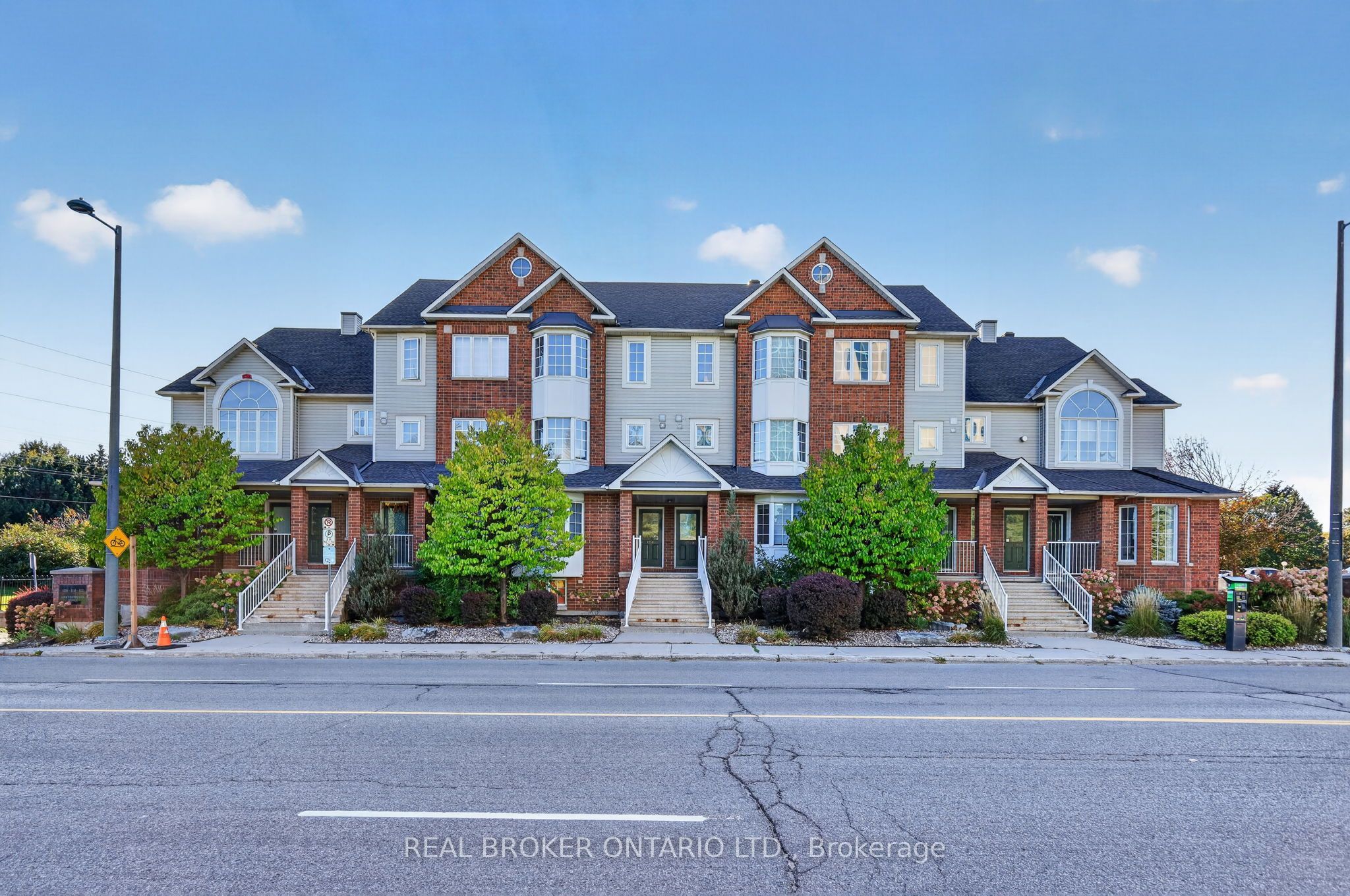 108 Centrepointe Drive G Property Photo 1