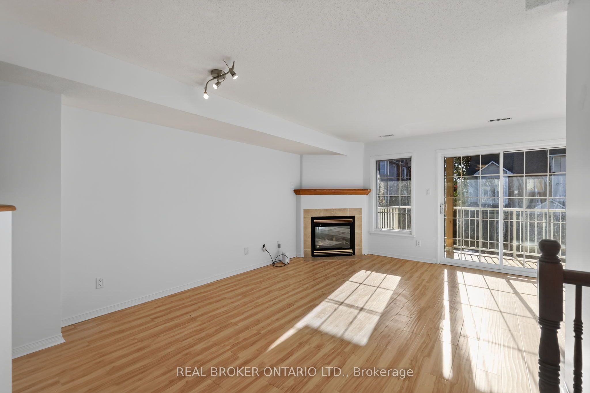 108 Centrepointe Drive G Property Photo 6