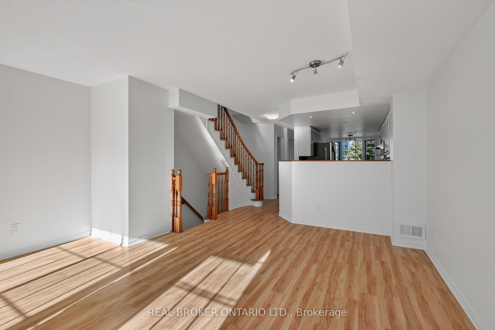 108 Centrepointe Drive G Property Photo 10