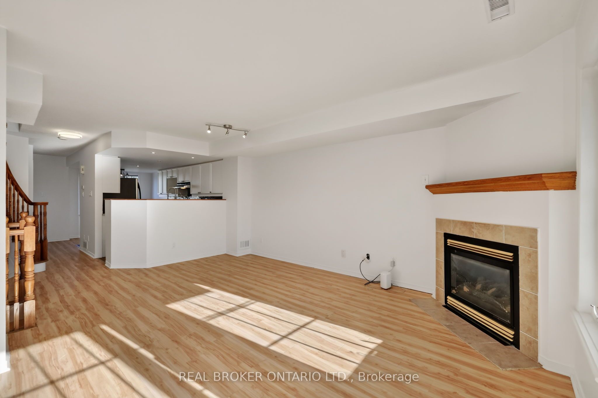 108 Centrepointe Drive G Property Photo 11