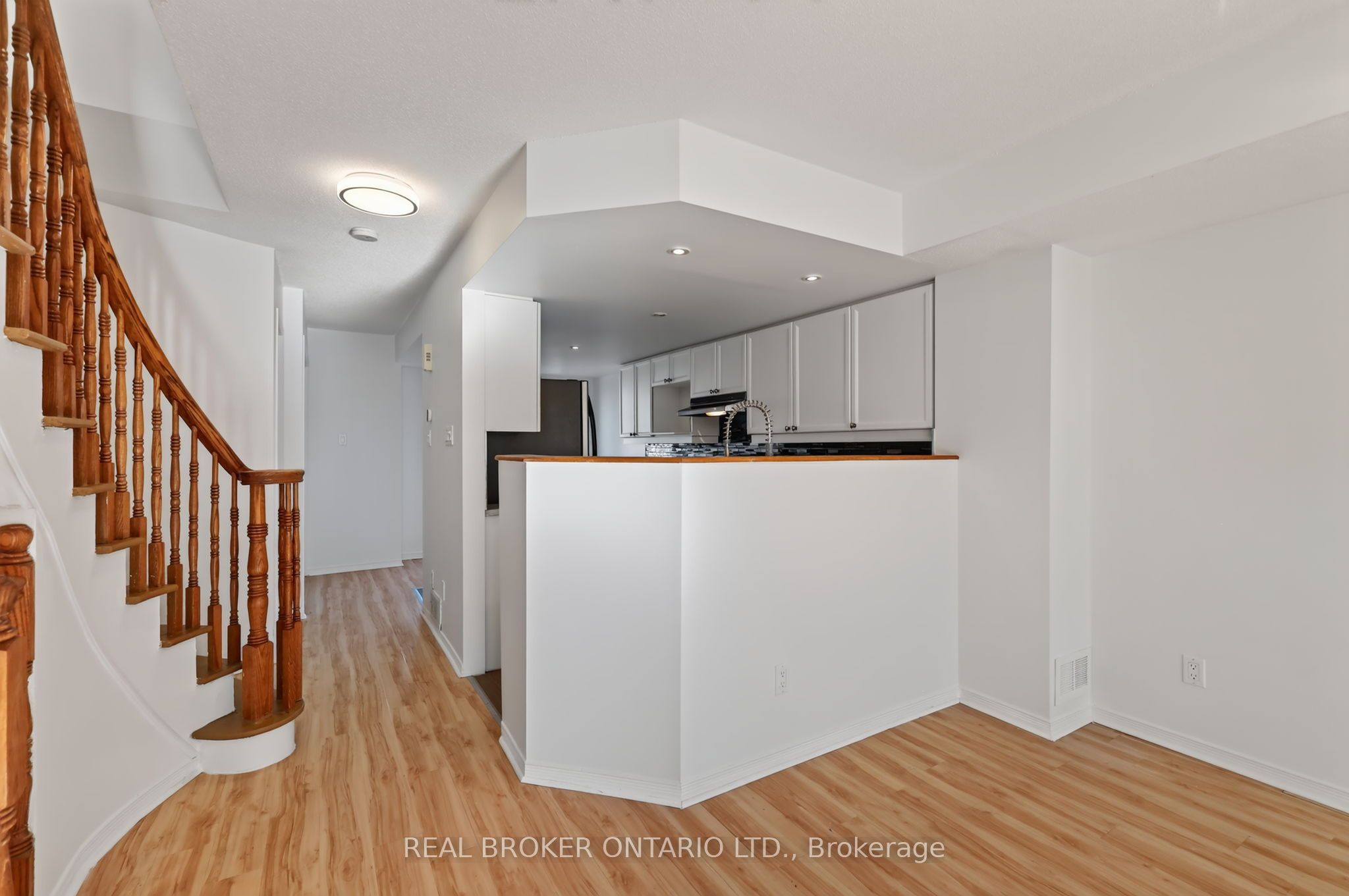 108 Centrepointe Drive G Property Photo 12
