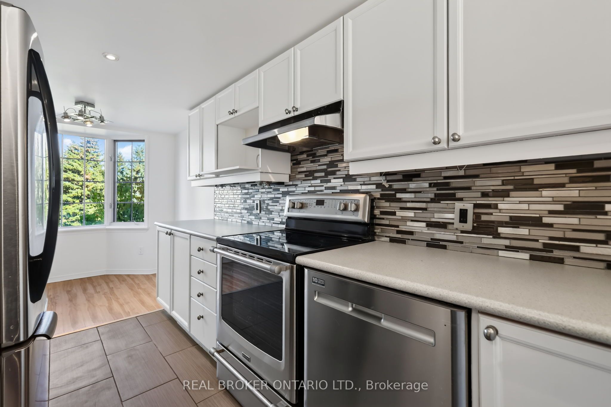 108 Centrepointe Drive G Property Photo 17