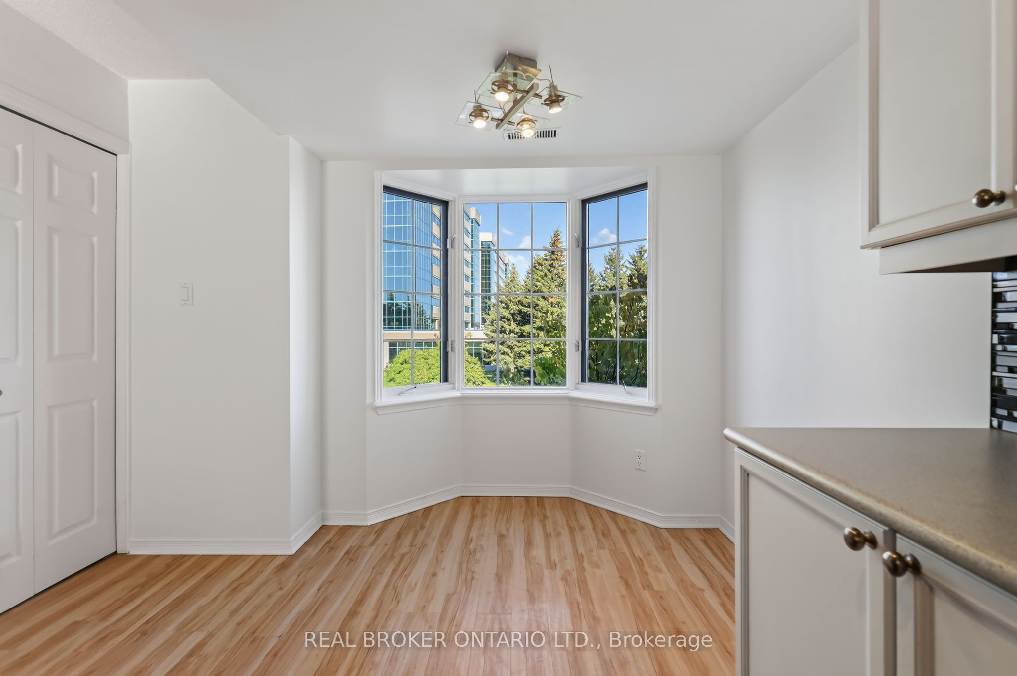 108 Centrepointe Drive G Property Photo 18