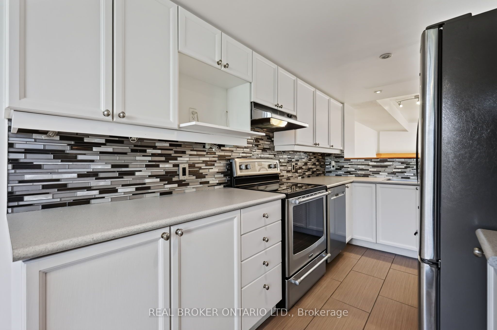 108 Centrepointe Drive G Property Photo 20