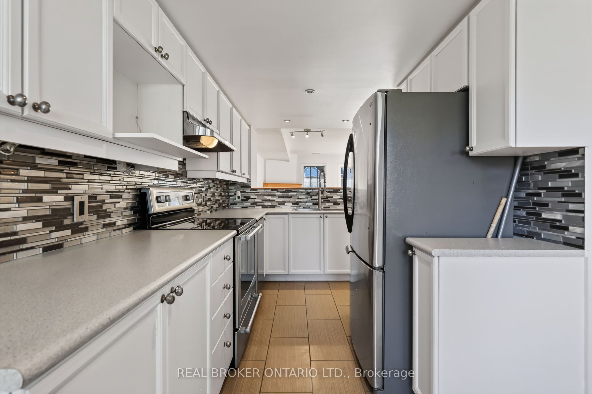 108 Centrepointe Drive G Property Photo 21