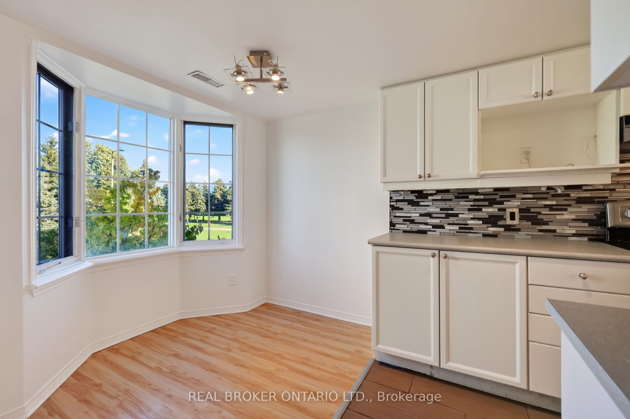108 Centrepointe Drive G Property Photo 22
