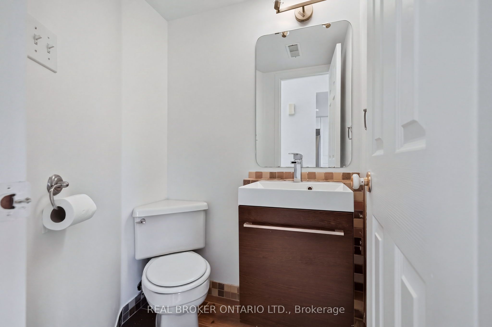 108 Centrepointe Drive G Property Photo 23