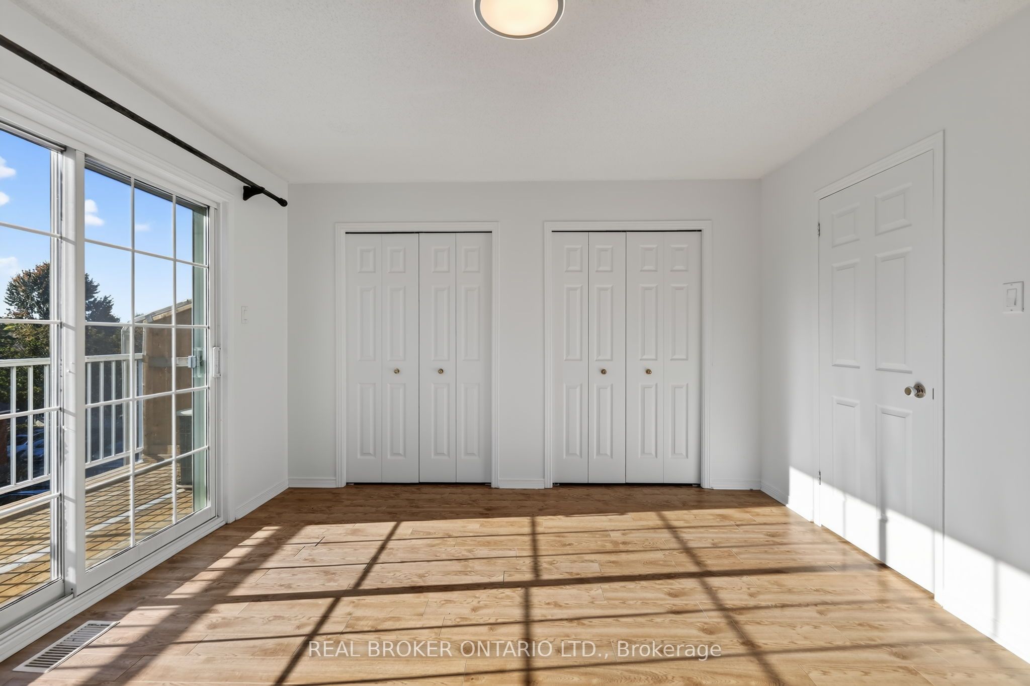 108 Centrepointe Drive G Property Photo 31