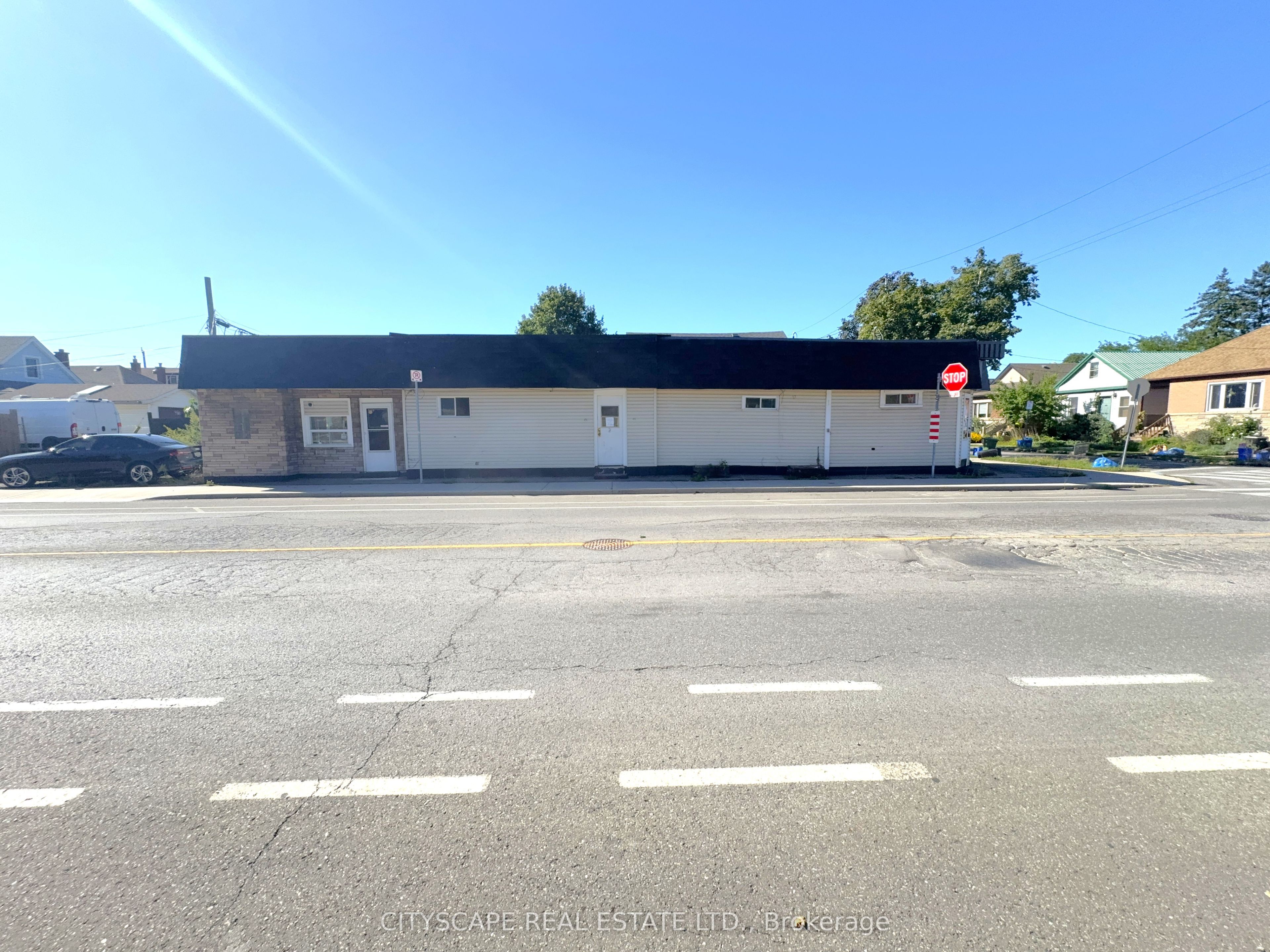 198 Tragina Avenue N Property Photo 3