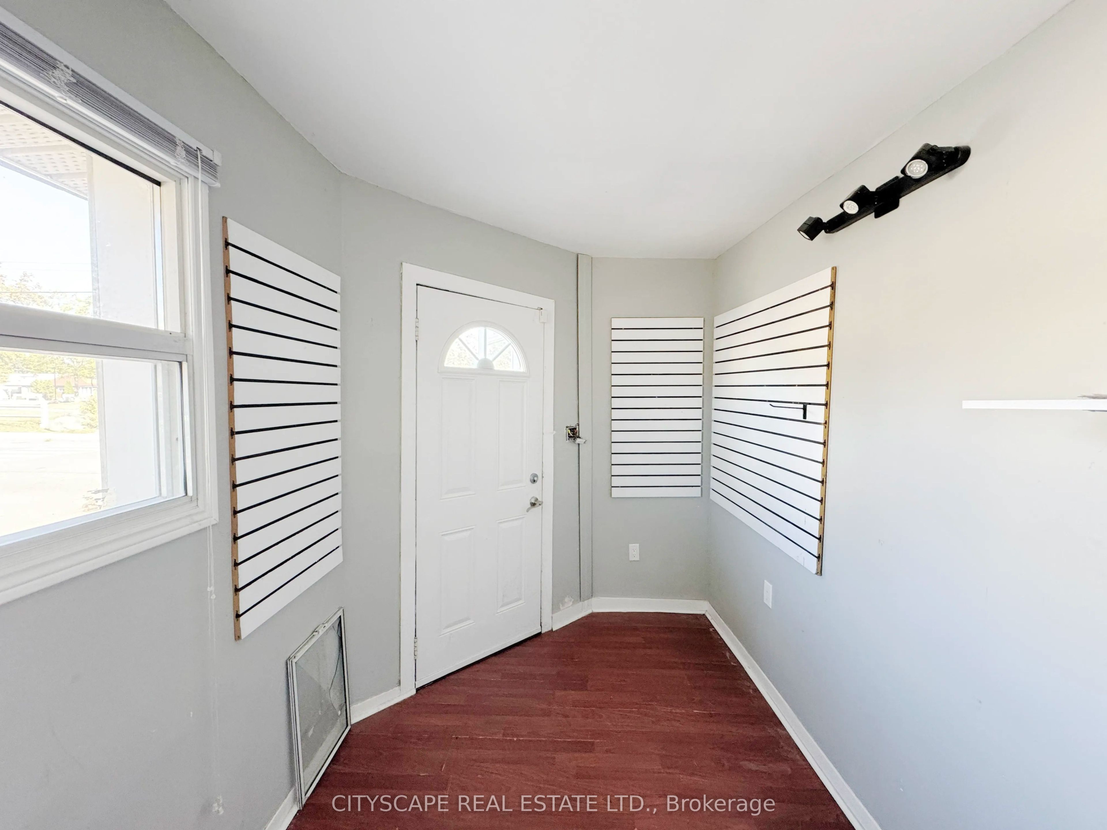 198 Tragina Avenue N Property Photo 8