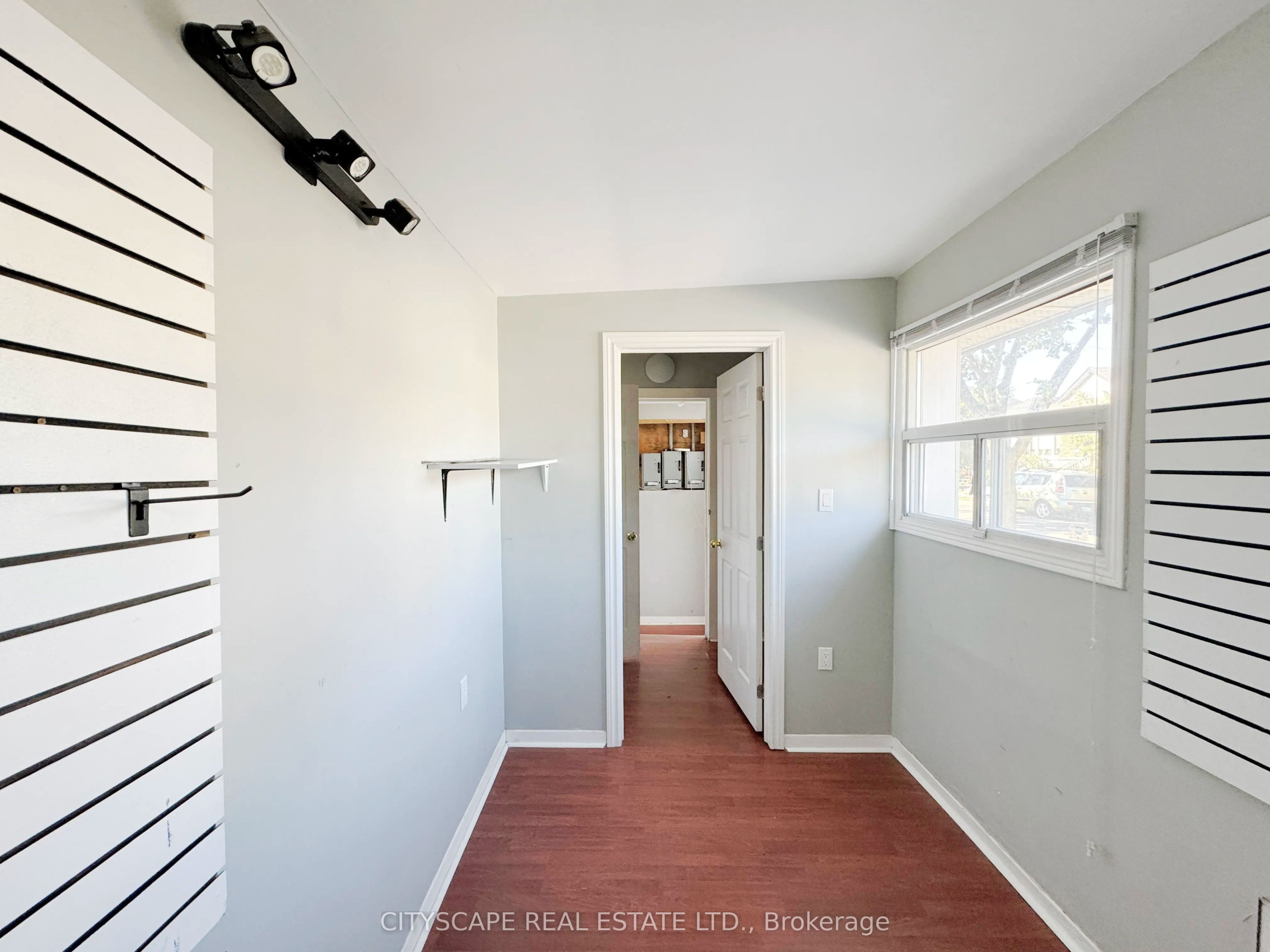 198 Tragina Avenue N Property Photo 9