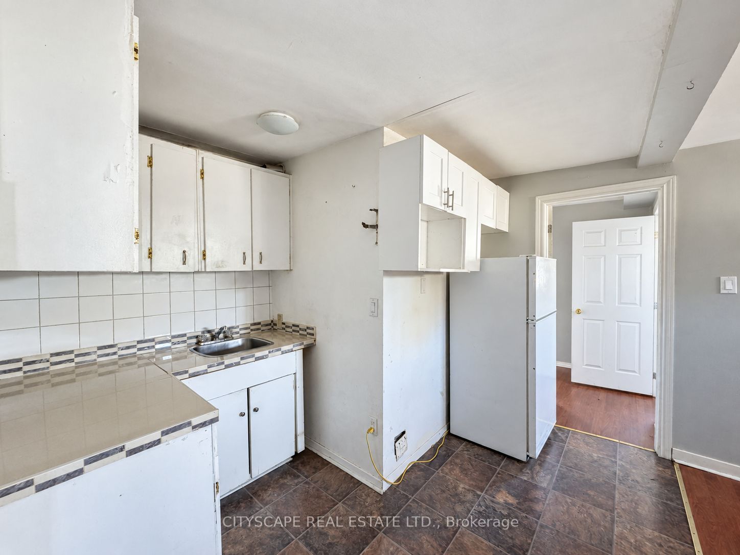 198 Tragina Avenue N Property Photo 14