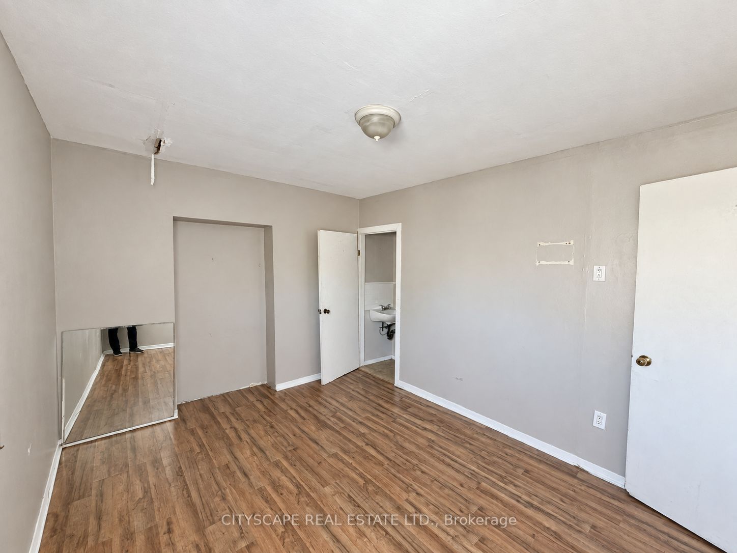198 Tragina Avenue N Property Photo 16