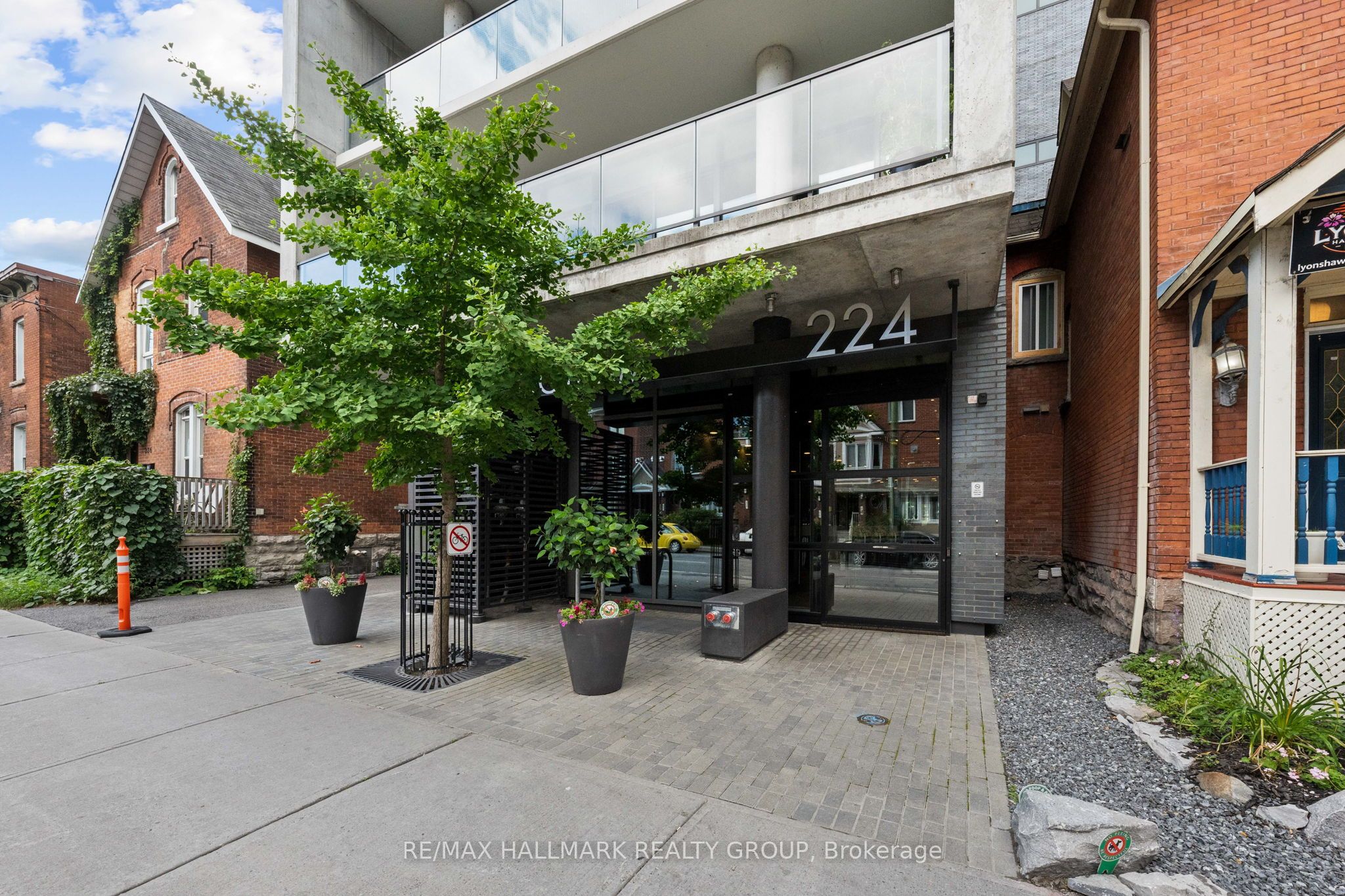 224 Lyon Street N Street 1001 Property Photo 2