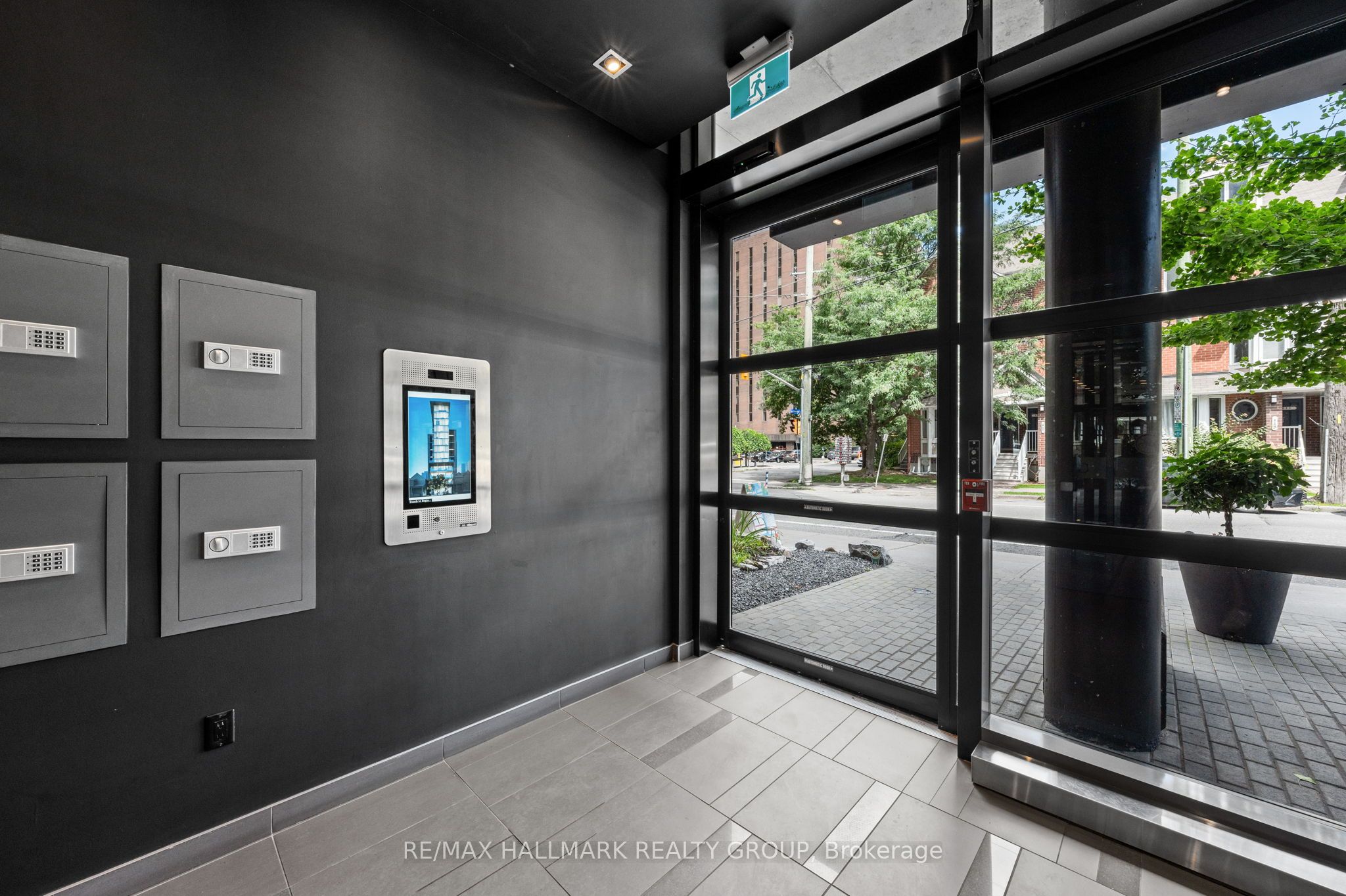 224 Lyon Street N Street 1001 Property Photo 3