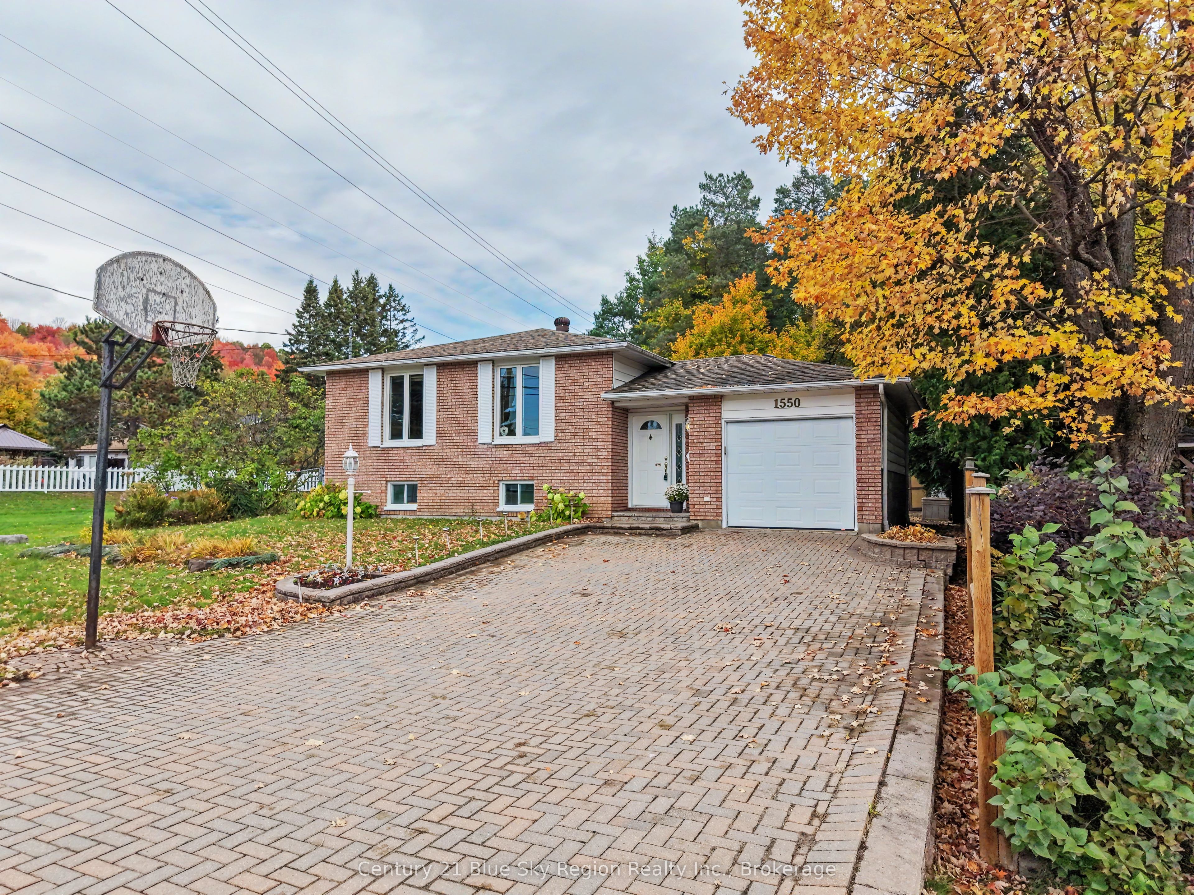 1550 Chapais Street Property Photo 1
