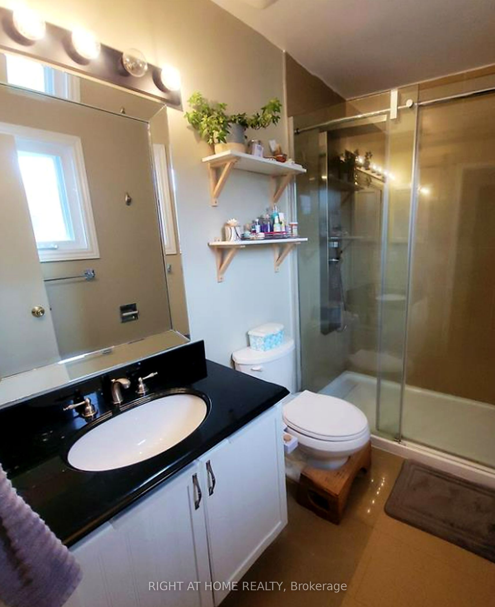 44 Burlington Crescent Property Photo 13