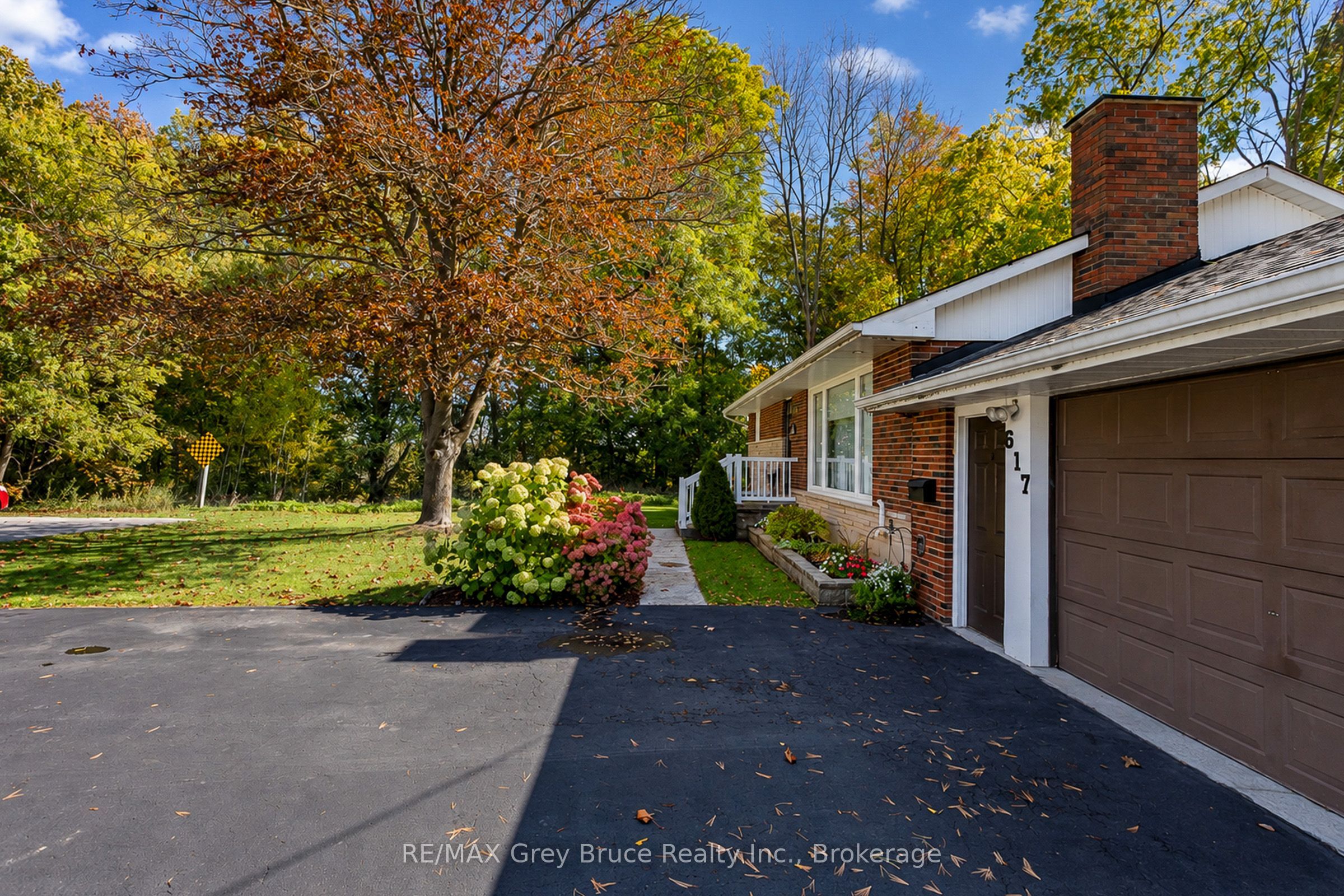 617 17th Street W Property Photo 2