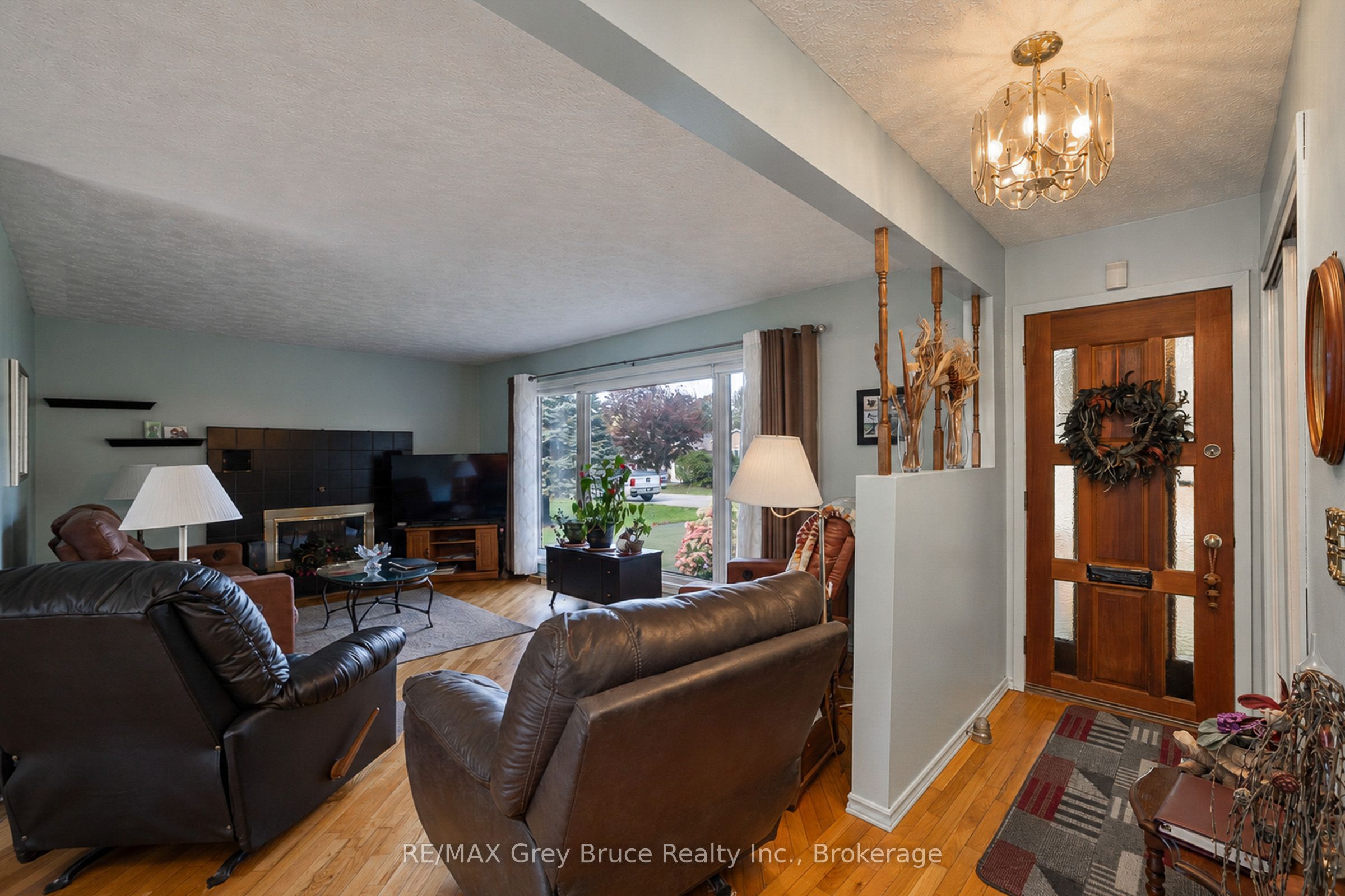 617 17th Street W Property Photo 4